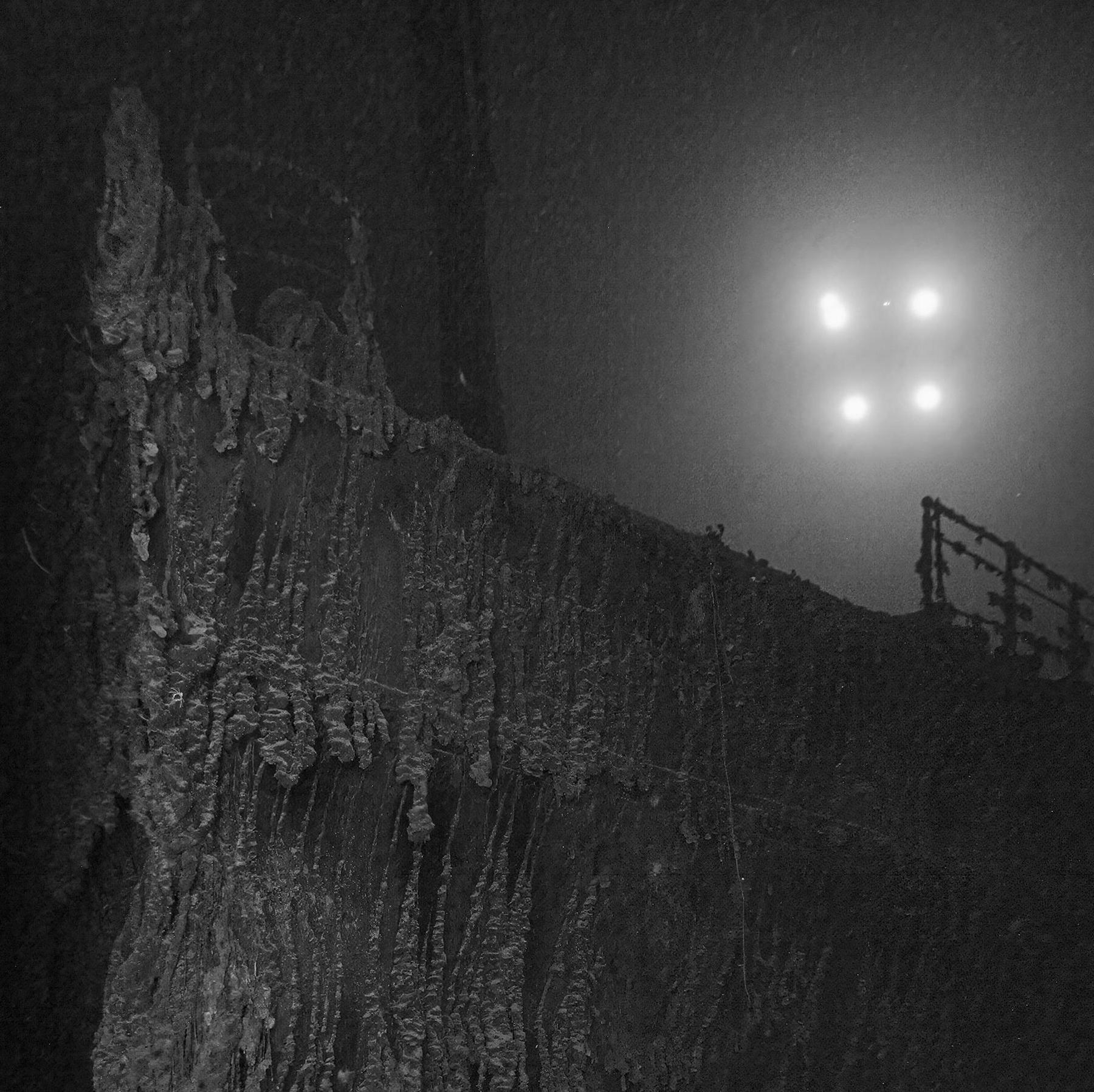 Image of Titanic bow with missing railing