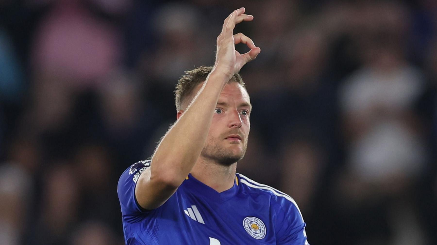 Jamie Vardy makes a zero gesture to Tottenham fans