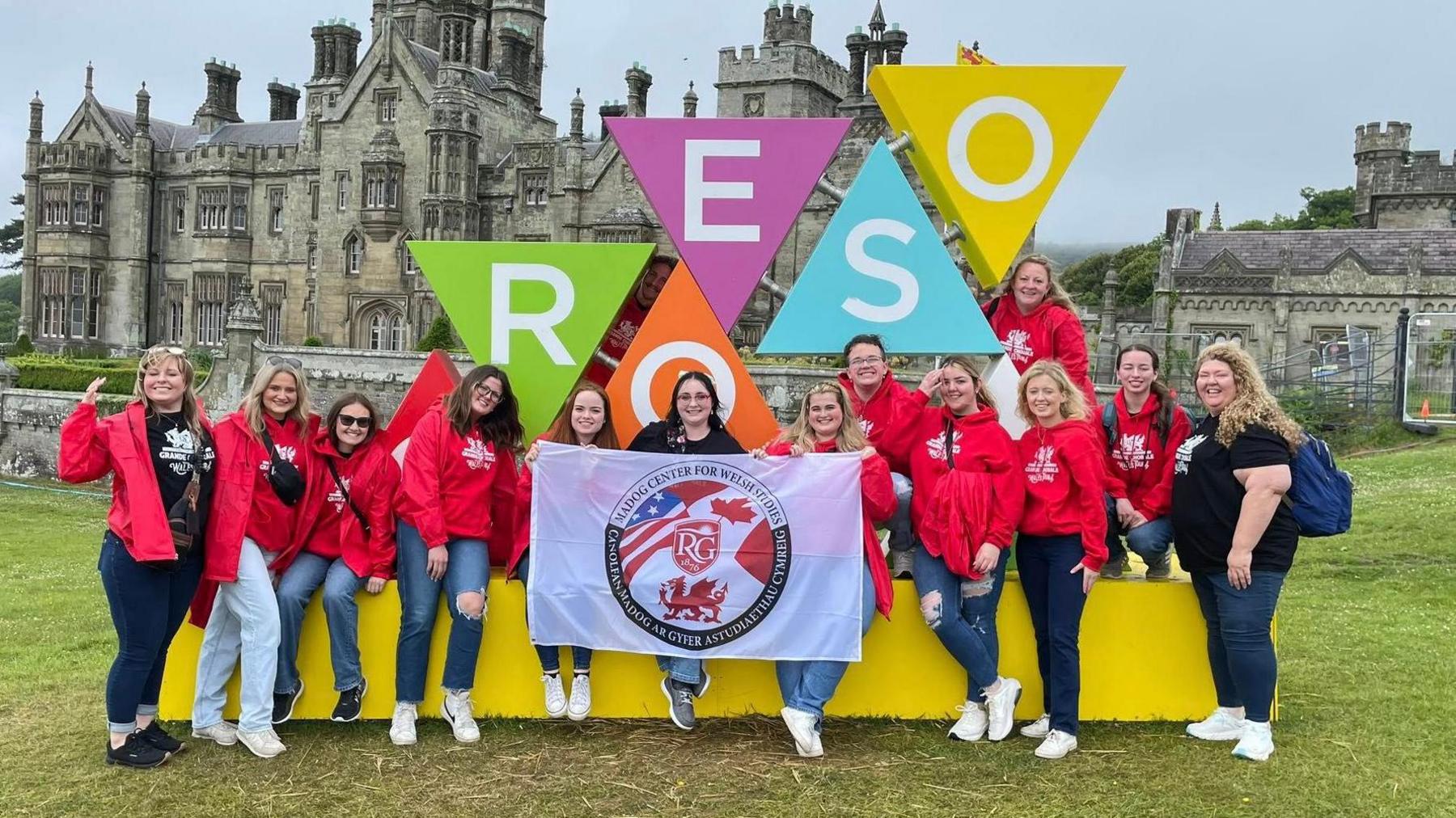 Criw yn yr Eisteddfod