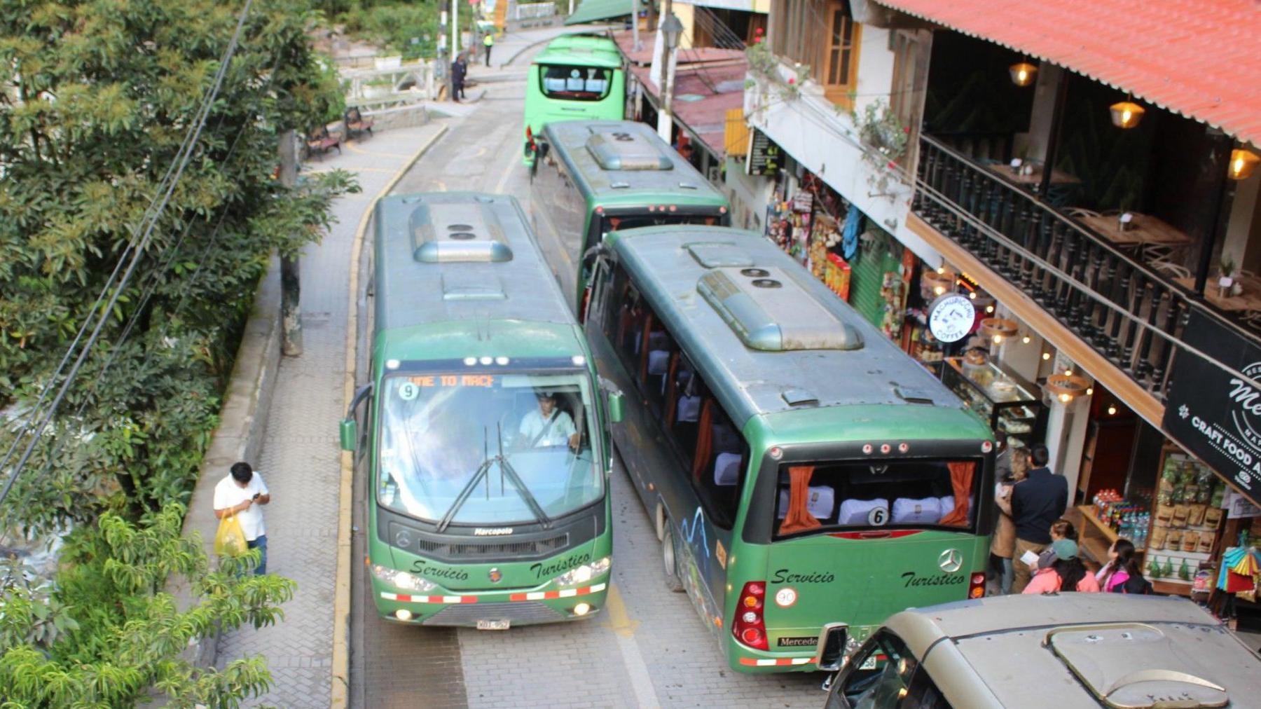 Buses in Aguas Calientes