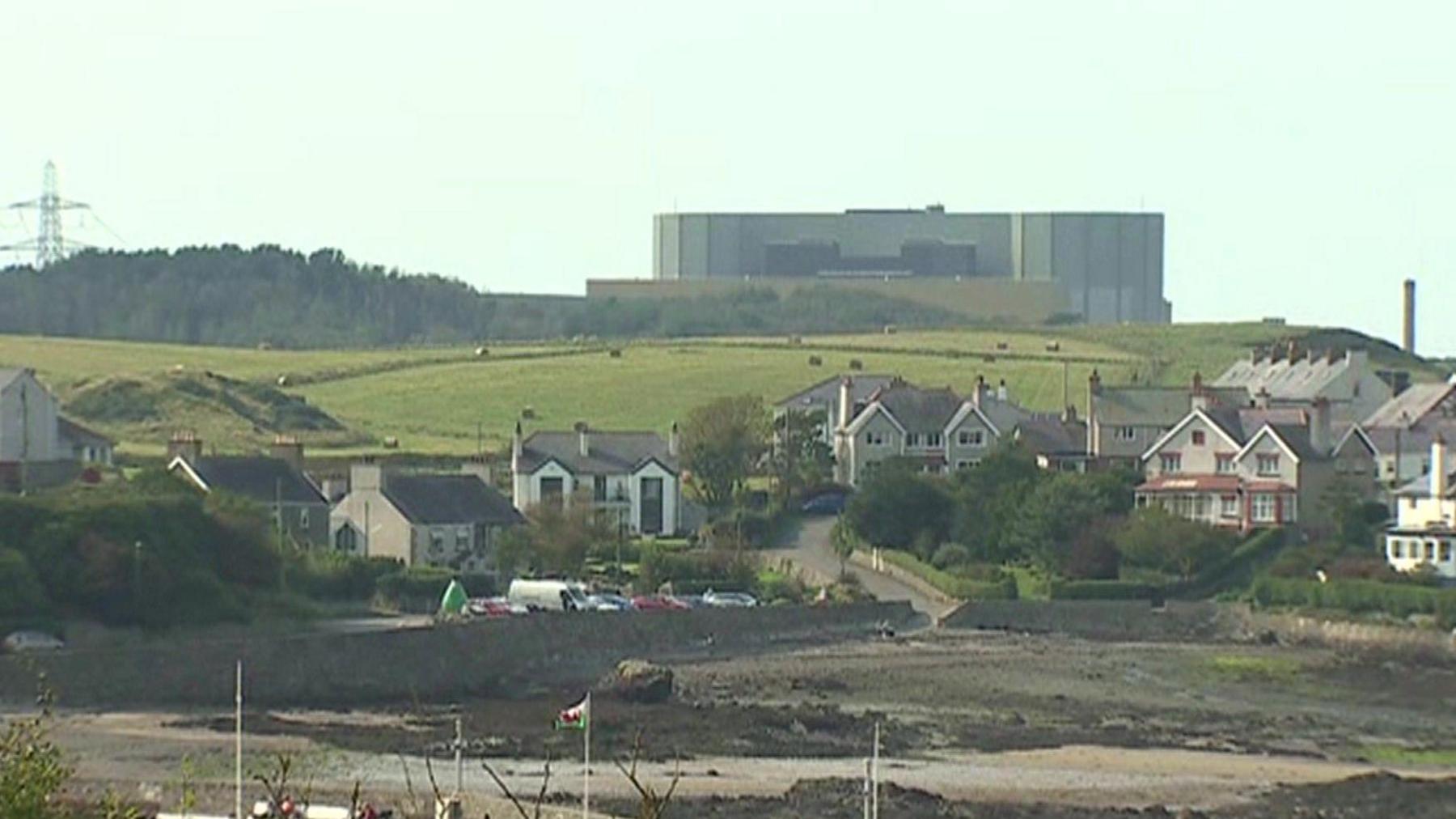 Wylfa o bentref Cemaes