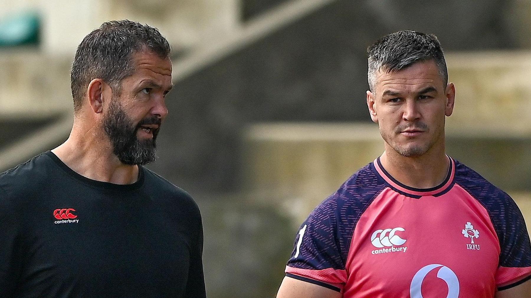 Andy Farrell speaks to Johnny Sexton