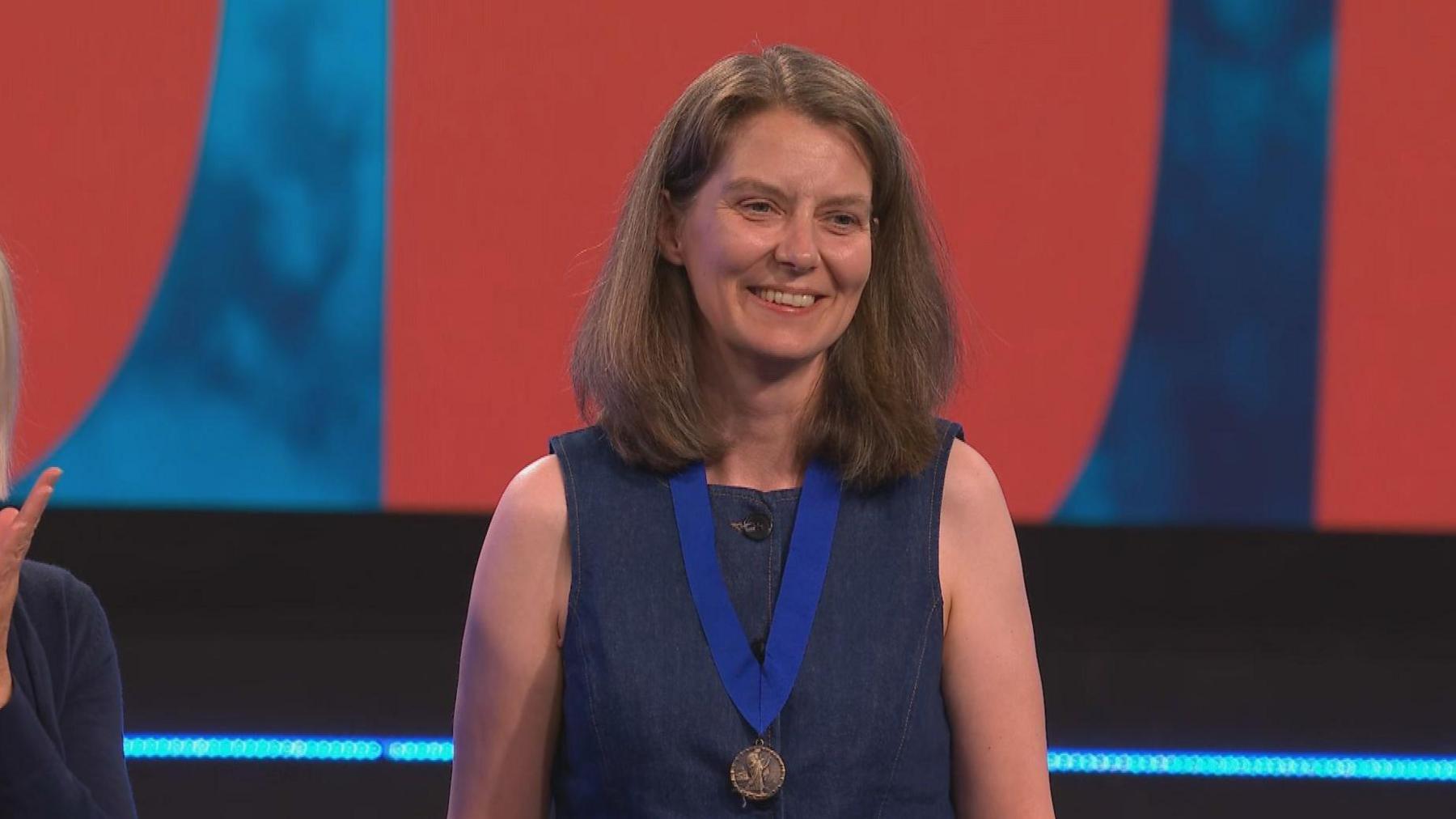Dr Siwan Davies