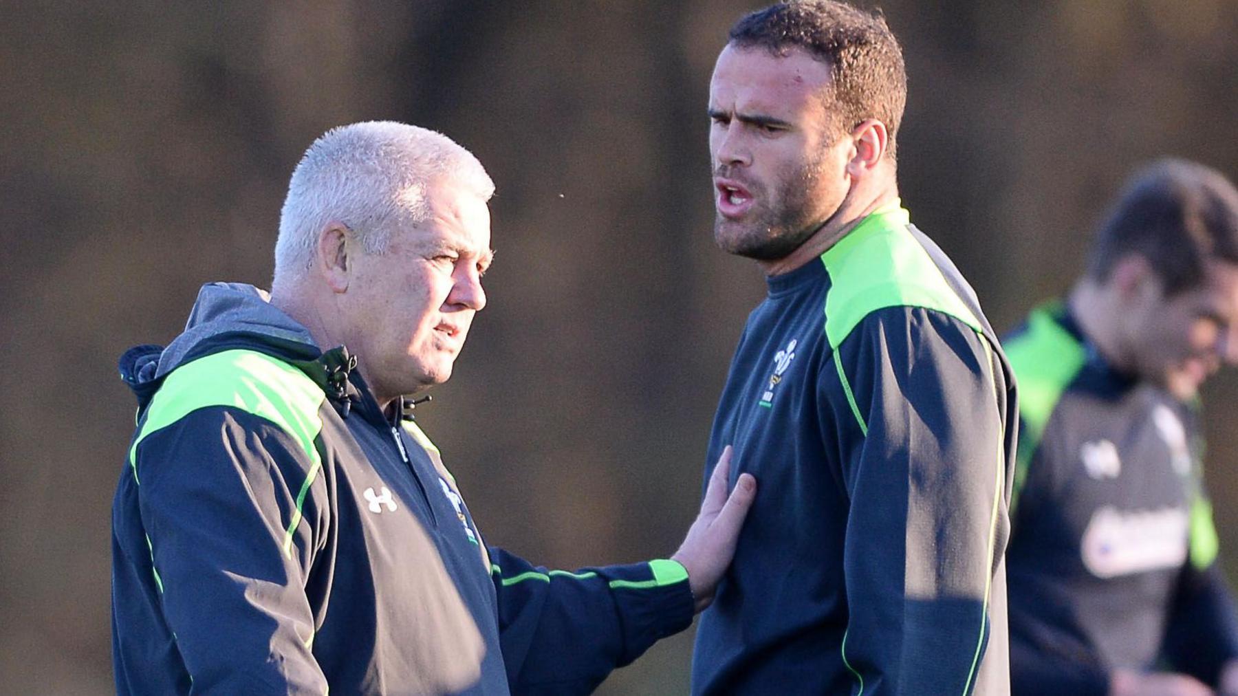 Warren Gatland and Jamie Roberts in Wales training in 2014