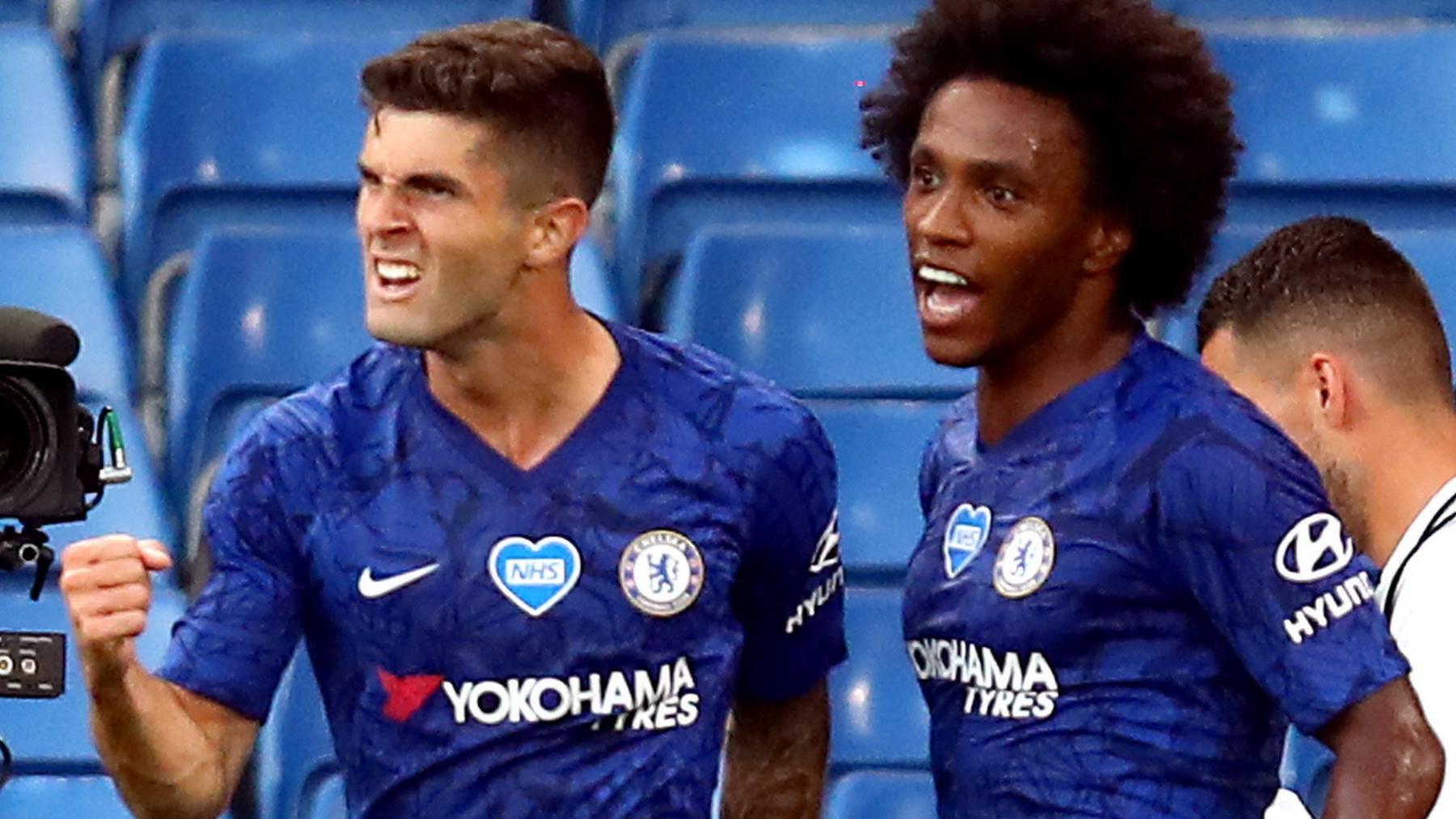 Christian Pulisic and Willian celebrate