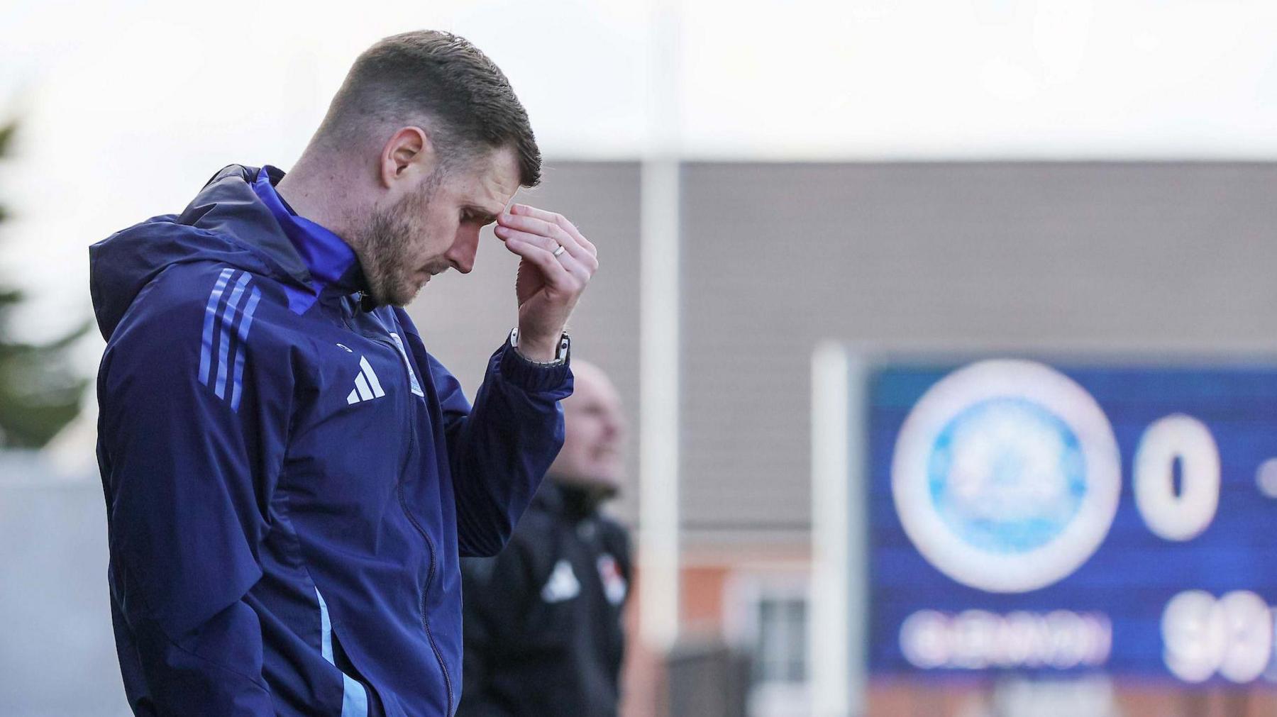 Glenavon looking dejected 