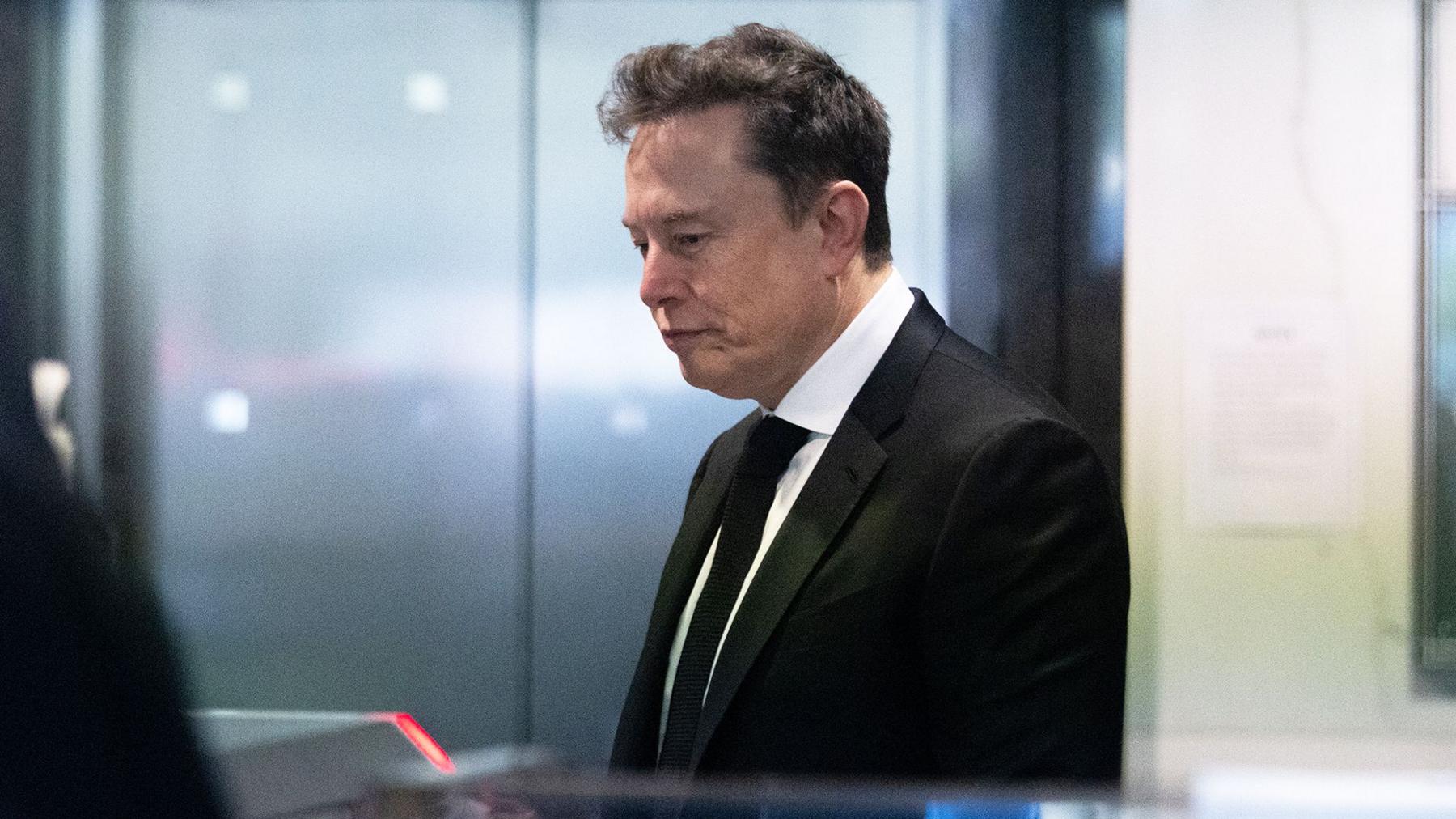 Elon Musk's Tesla pay valued at $158bn - but he won't pocket it - BBC News
