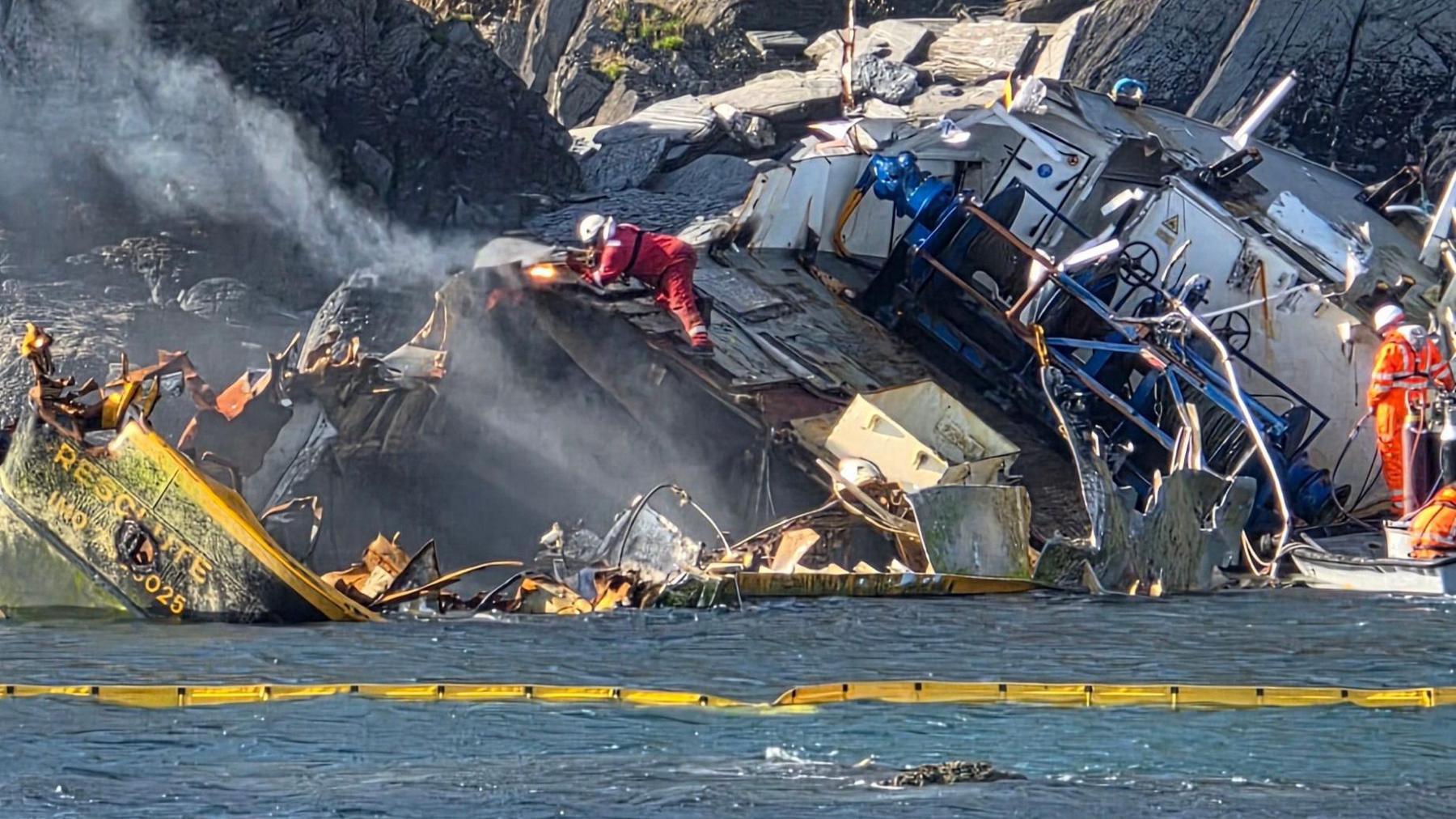 Experts salvaging ship