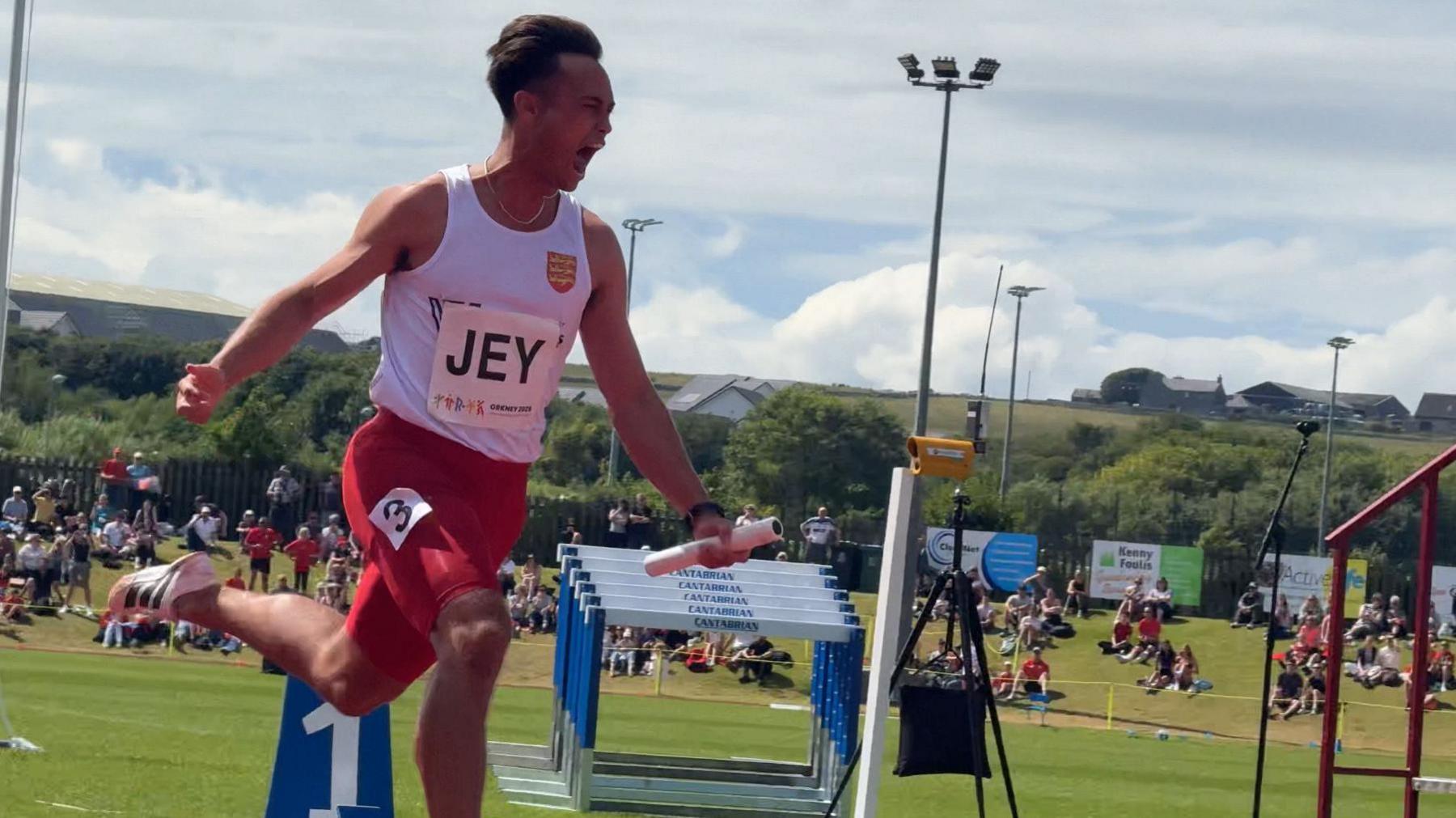 Steven Mackay anchors Jersey to gold
