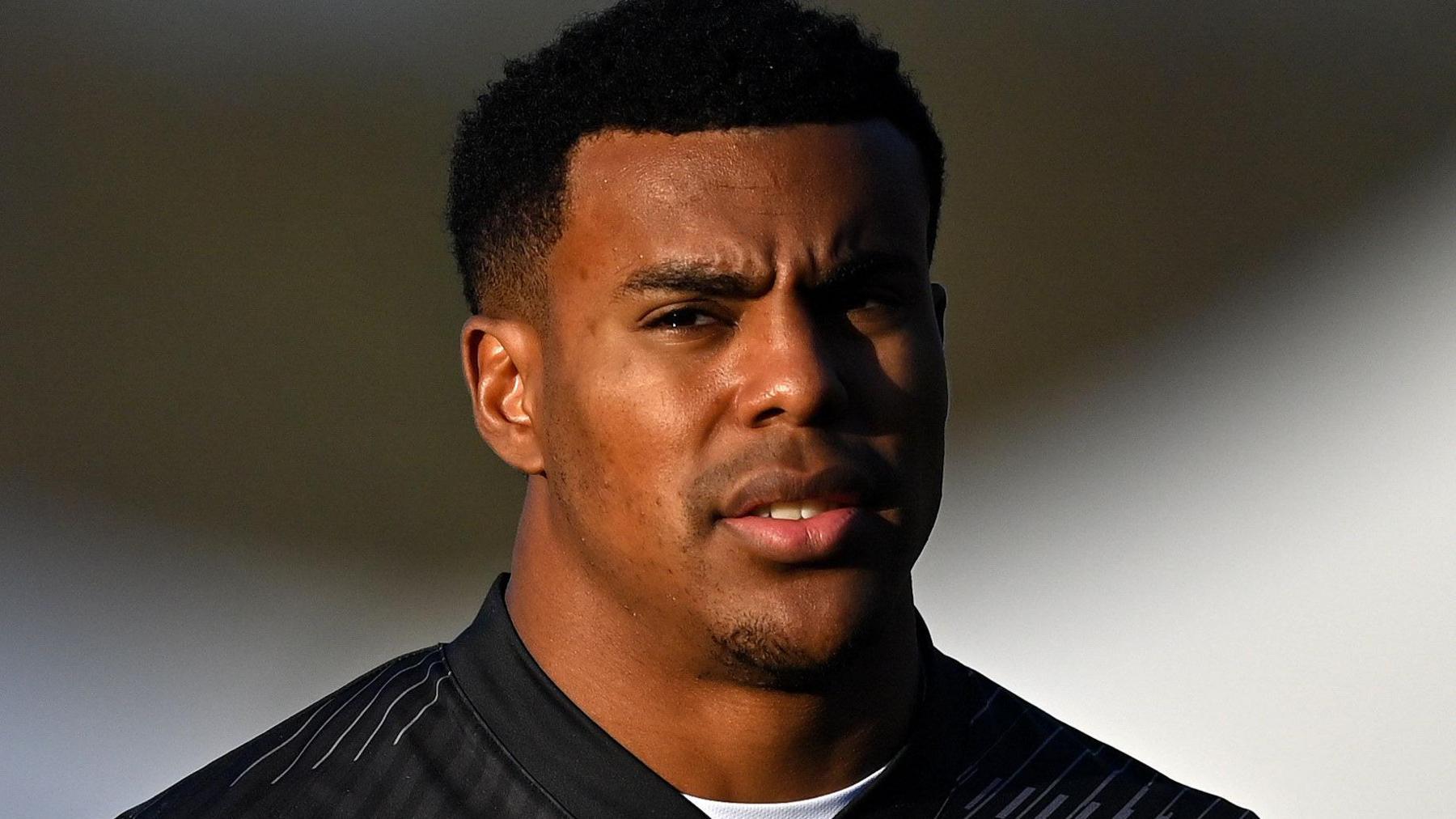 Immanuel Feyi-Waboso warming up for Exeter