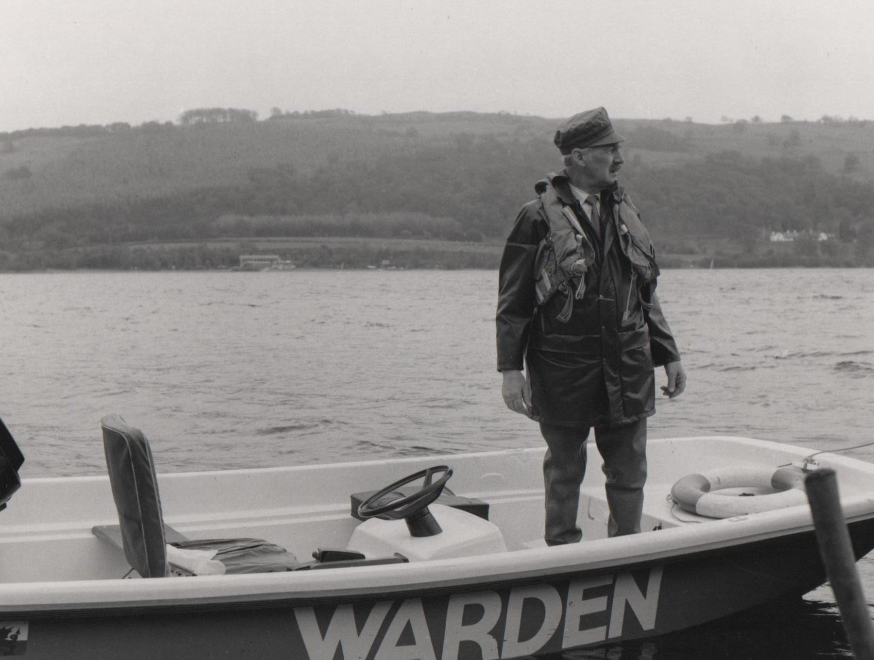 Warden y parc cenedlaethol ar Lyn Tegid