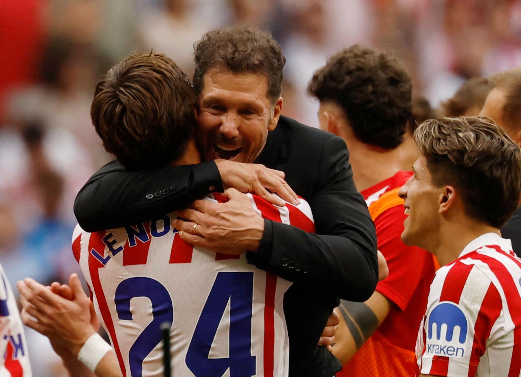 Diego Simeone celebrates with his players after the win over Real Madrid