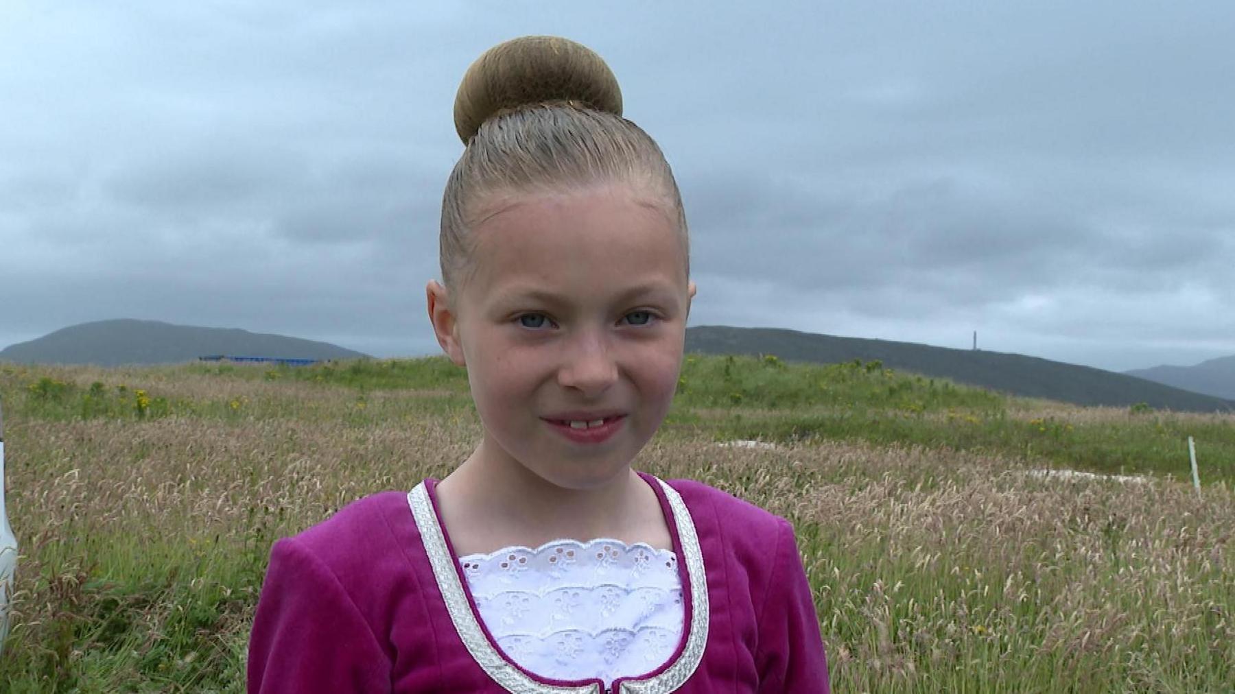 Rowan a bha a' gabhail pàirt sna farpaisean dannsa aig Geamaichean Uibhist a Deas 
