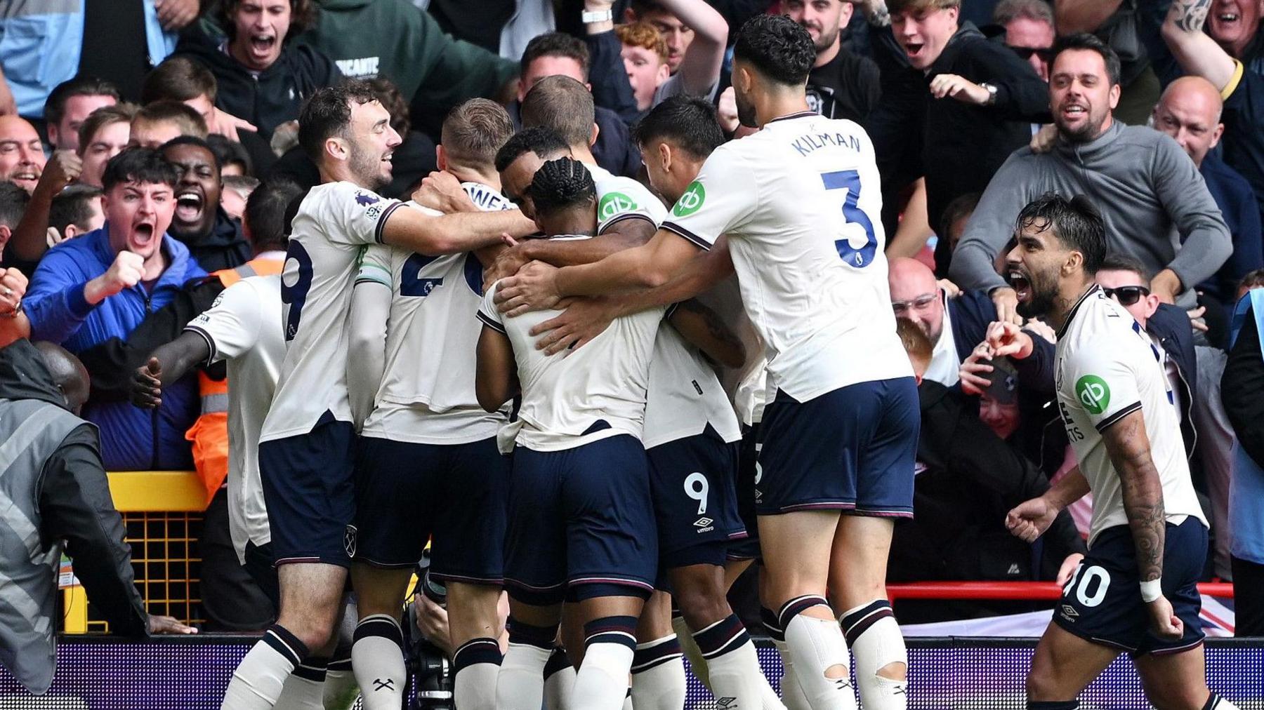 West Ham celebrate Jarrod Bowen's goal