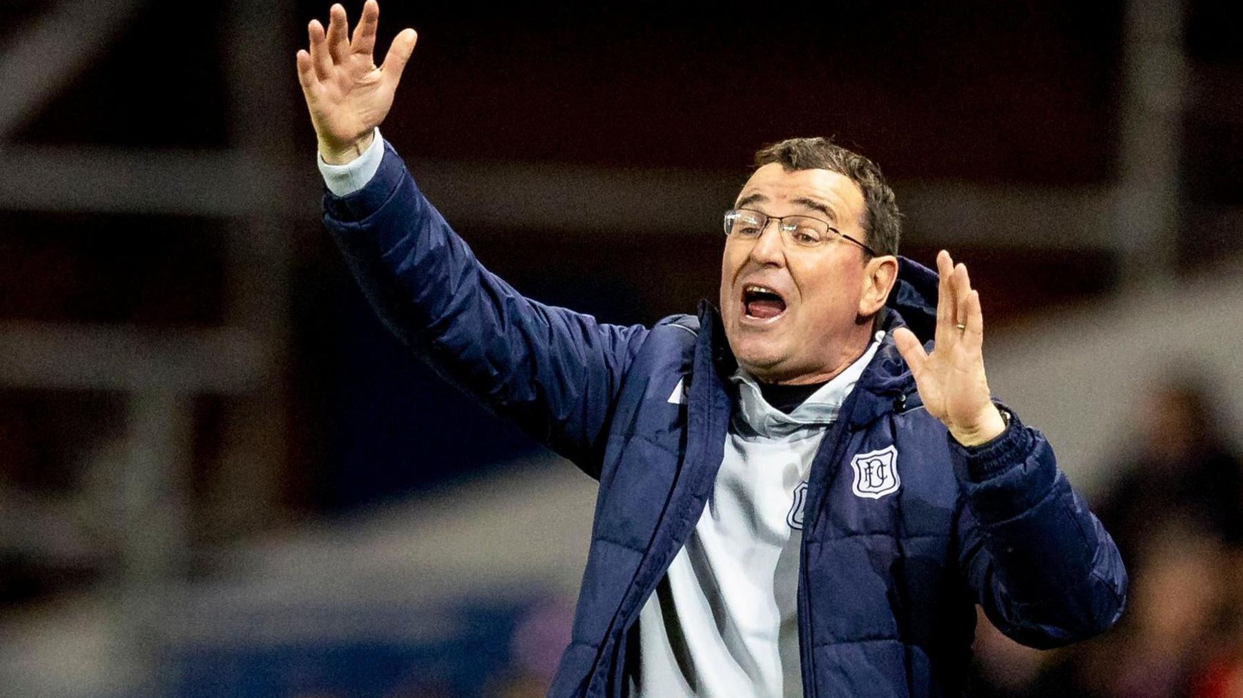 Gary Bowyer on the touchline while working as Dundee boss