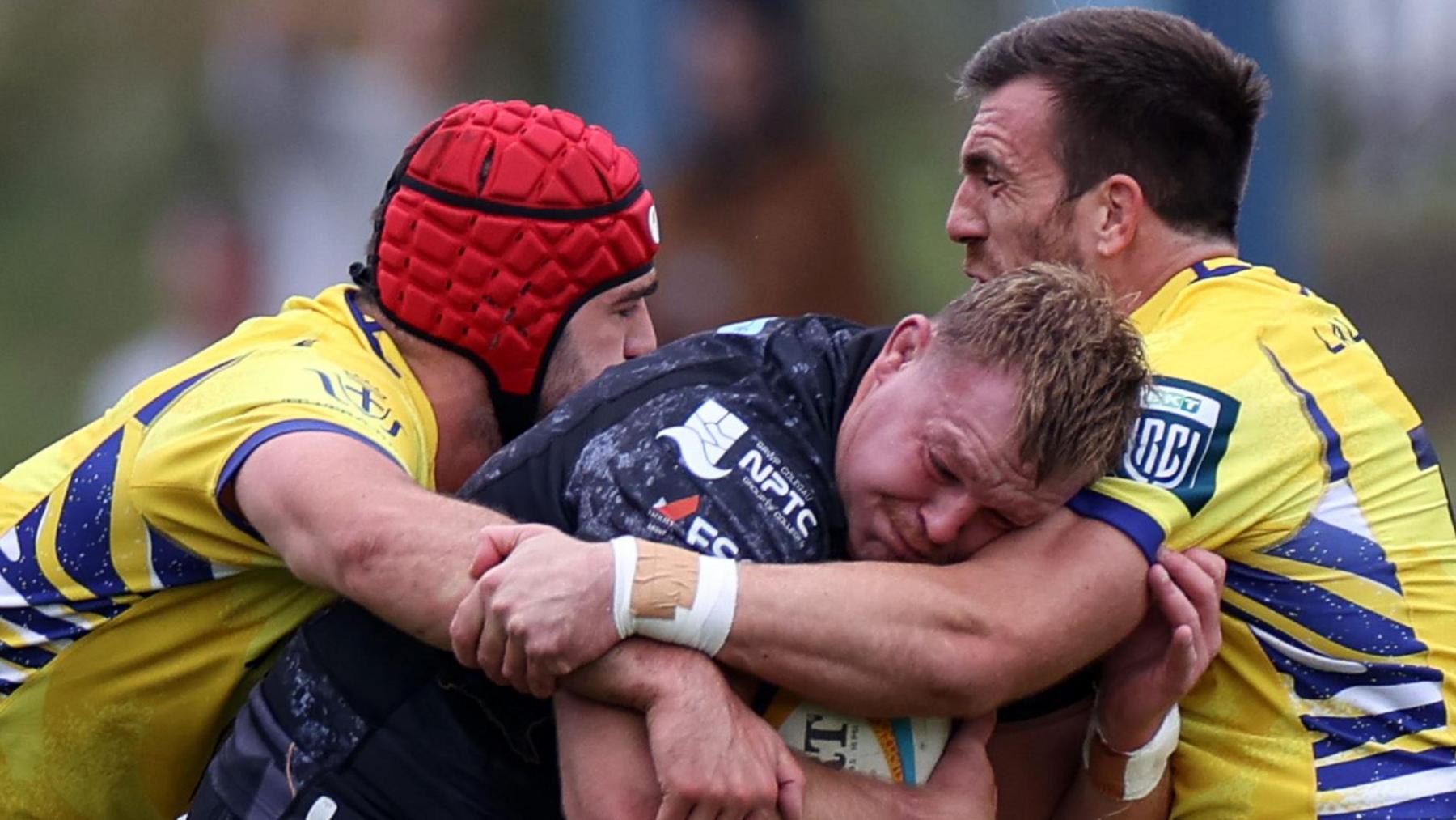Dewi Lake drives forward against Zebre 