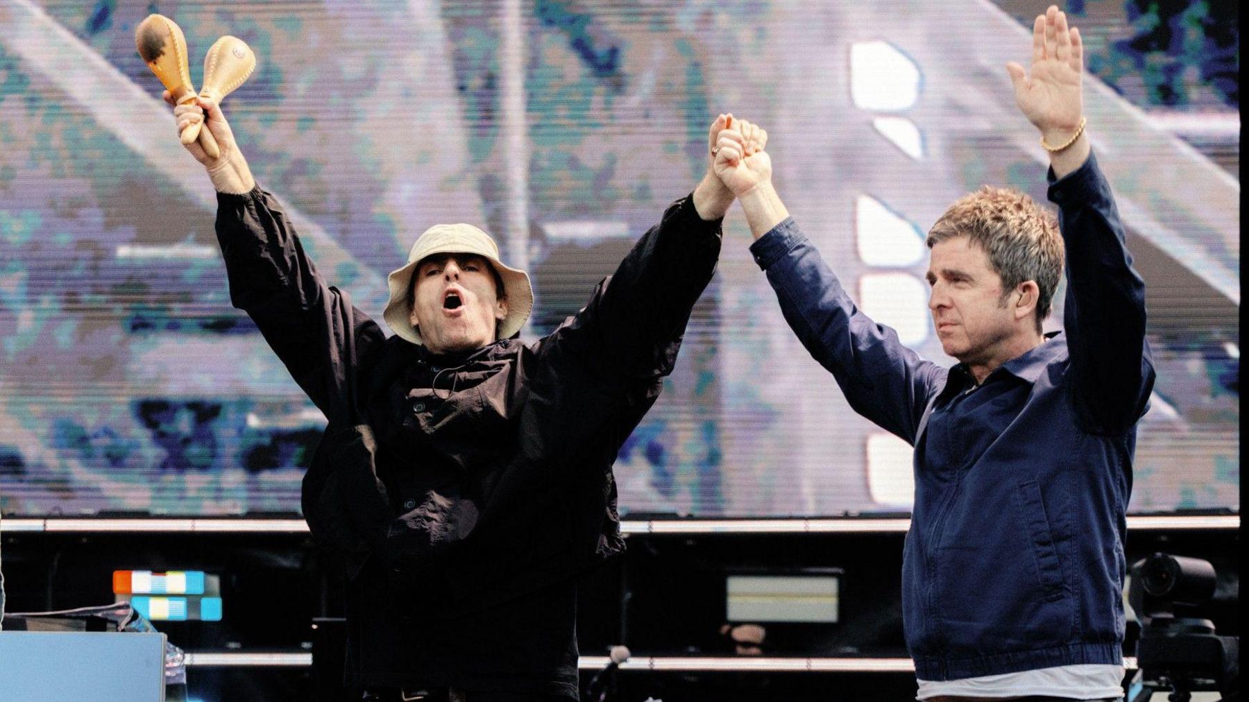 Liam and Noel take to the stage at Murrayfield