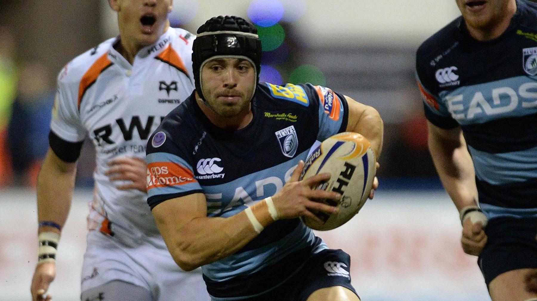 Leigh Halfpenny on the run for Cardiff