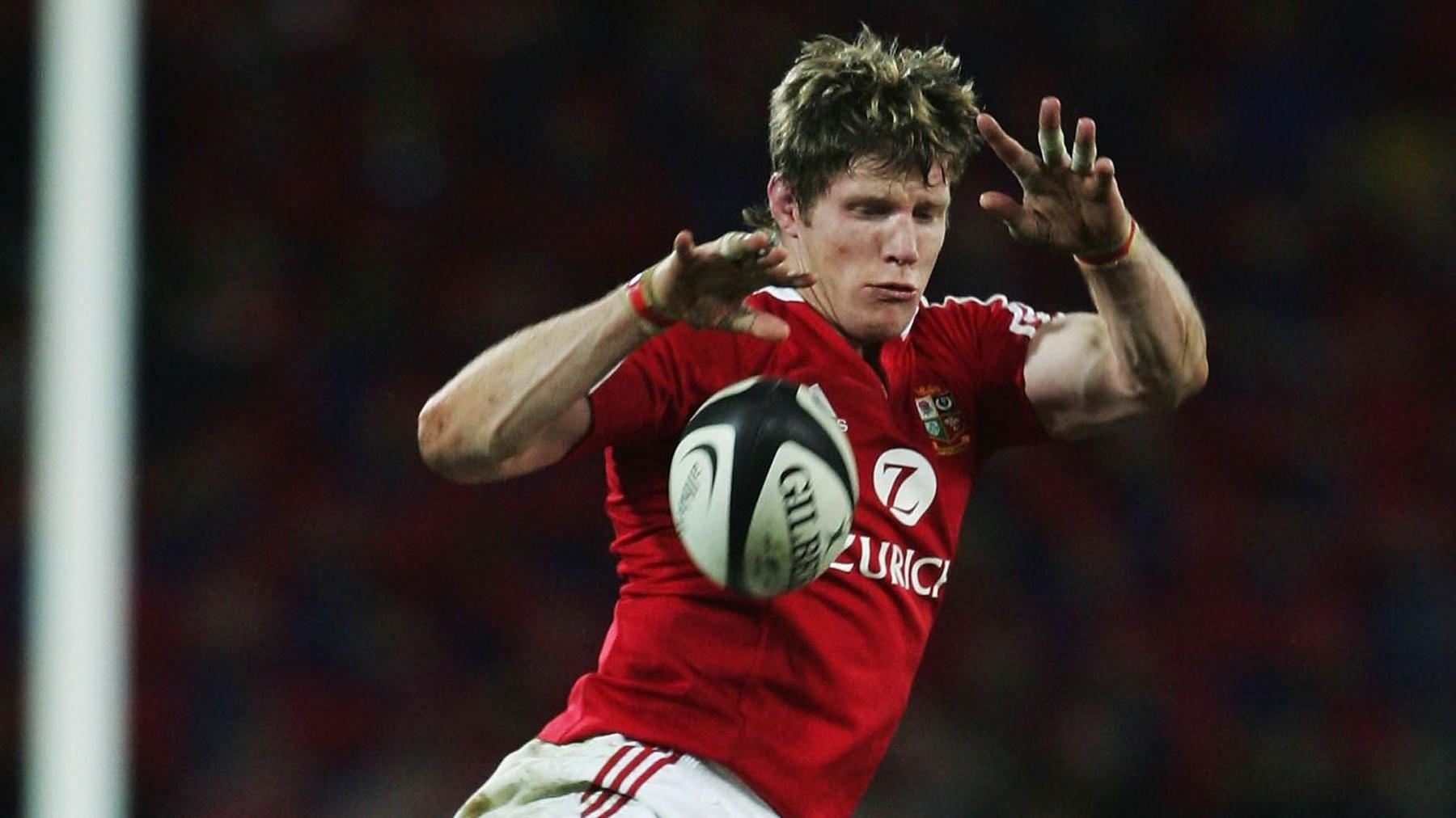 Simon Easterby jumps to catch a line-out during the second Test against New Zealand in 2005