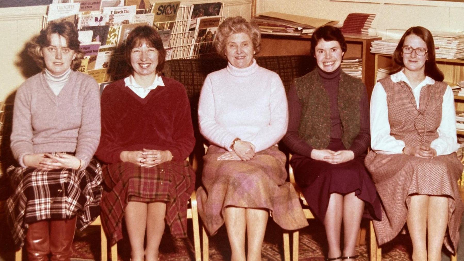 Staff yr ysgol yn y 1980au