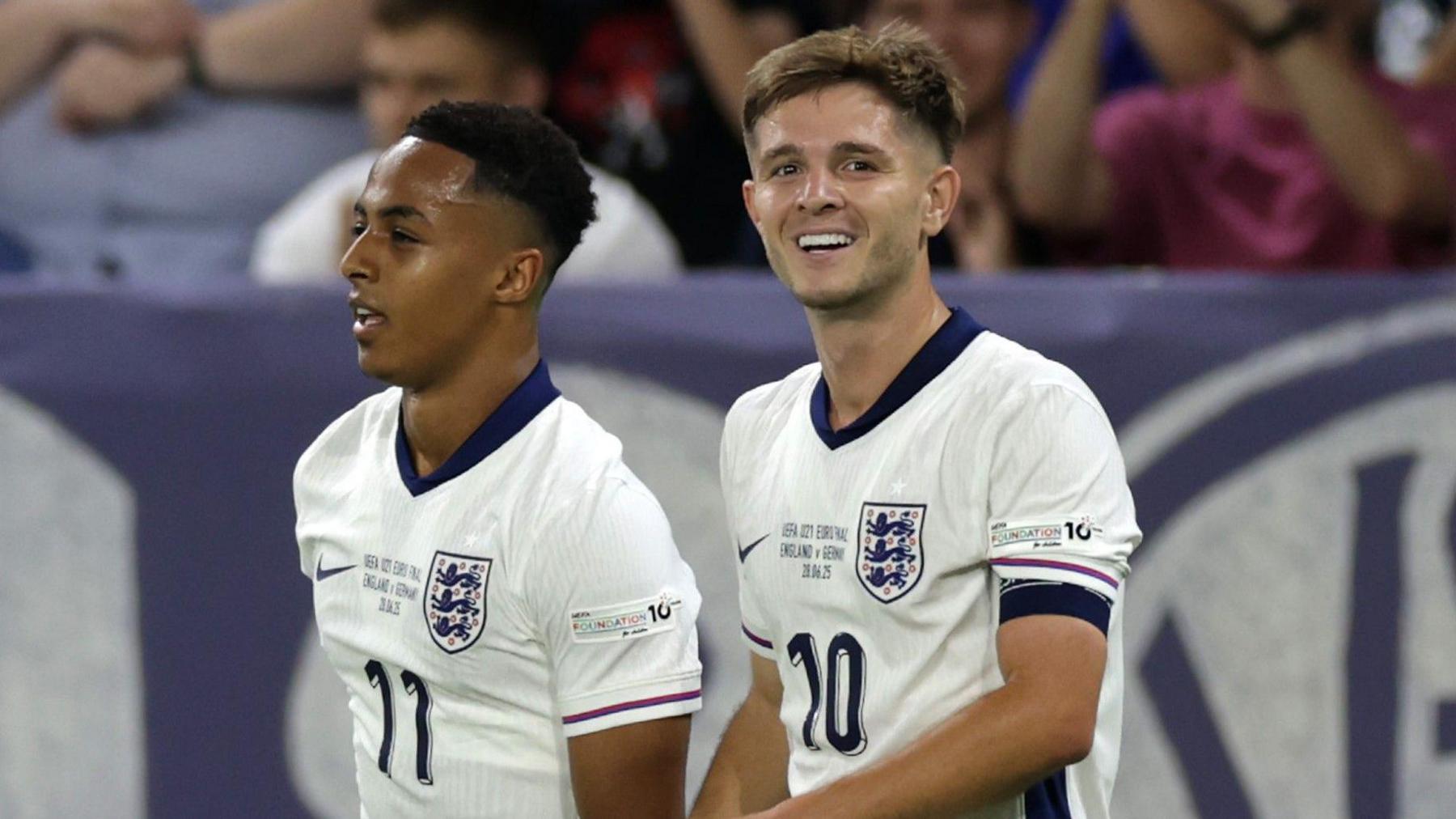 Omari Hutchinson and James McAtee playing for England Under-21s