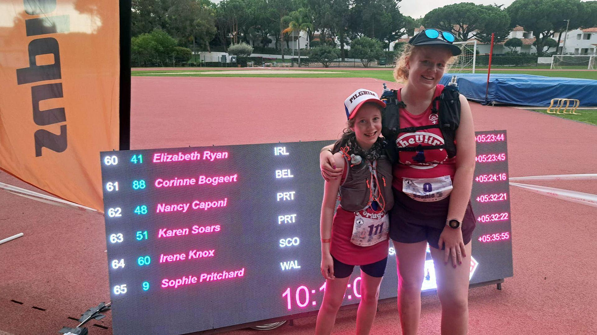 Awel gyda'i chyfneither Sophie ar ôl gorffen y ras