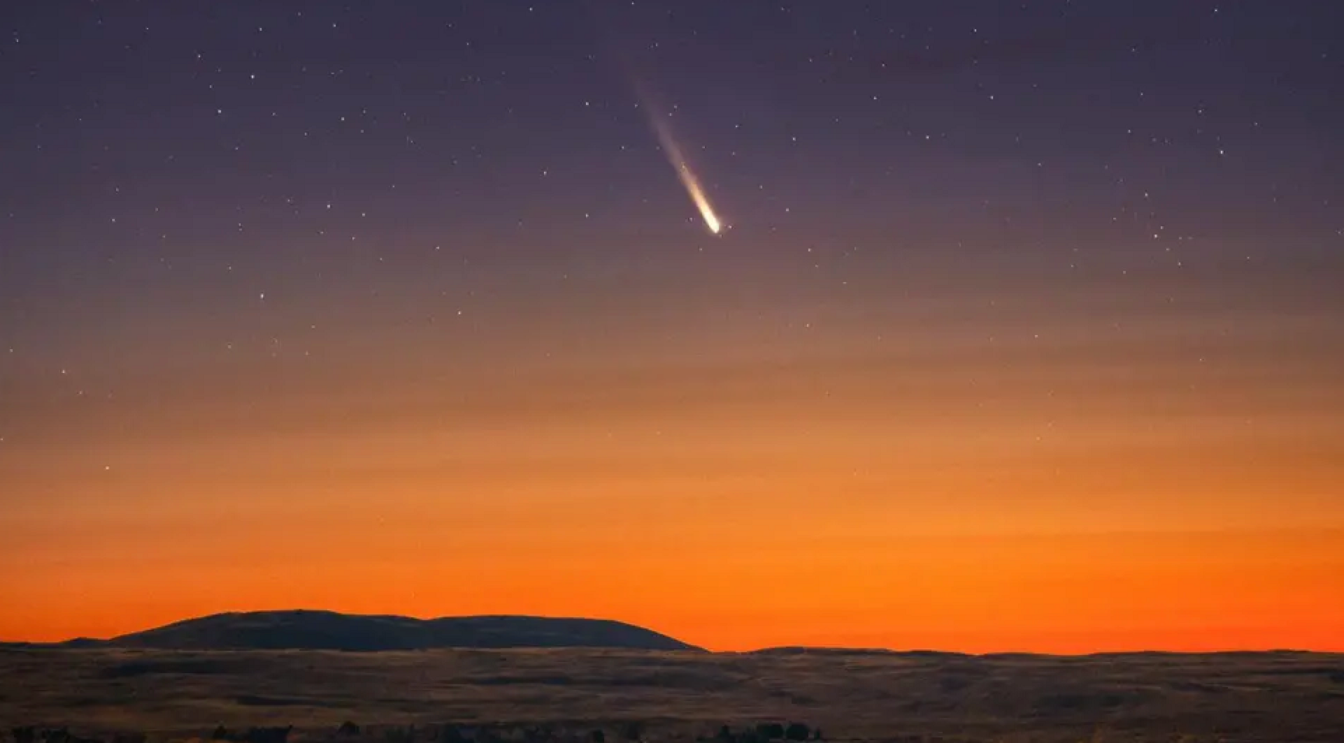 The comet over Lake Pukaki, New Zealand