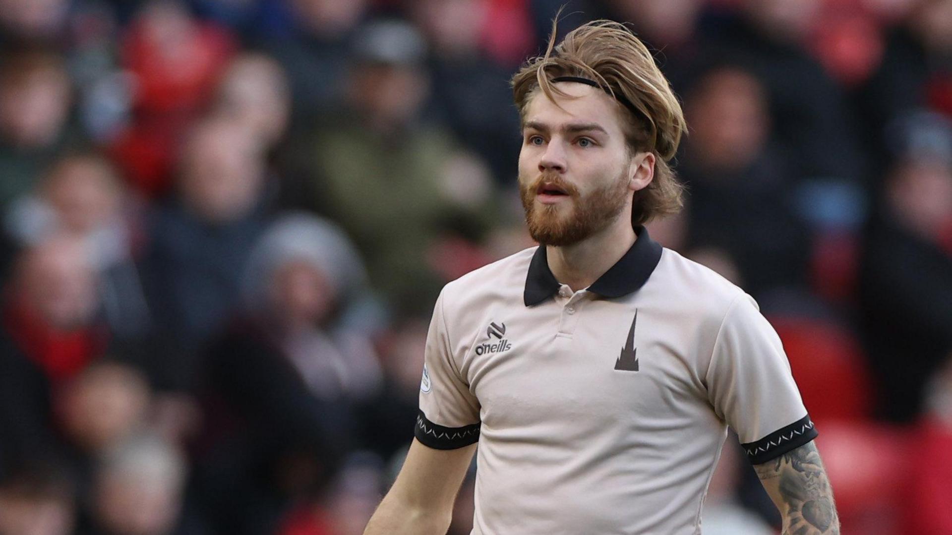 Henry Cartwright playing for Falkirk