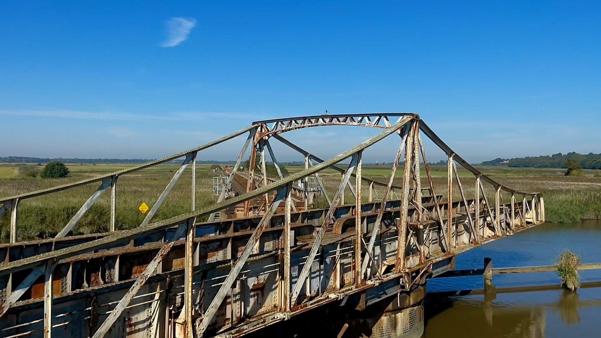 Somerleyton swing-bridge