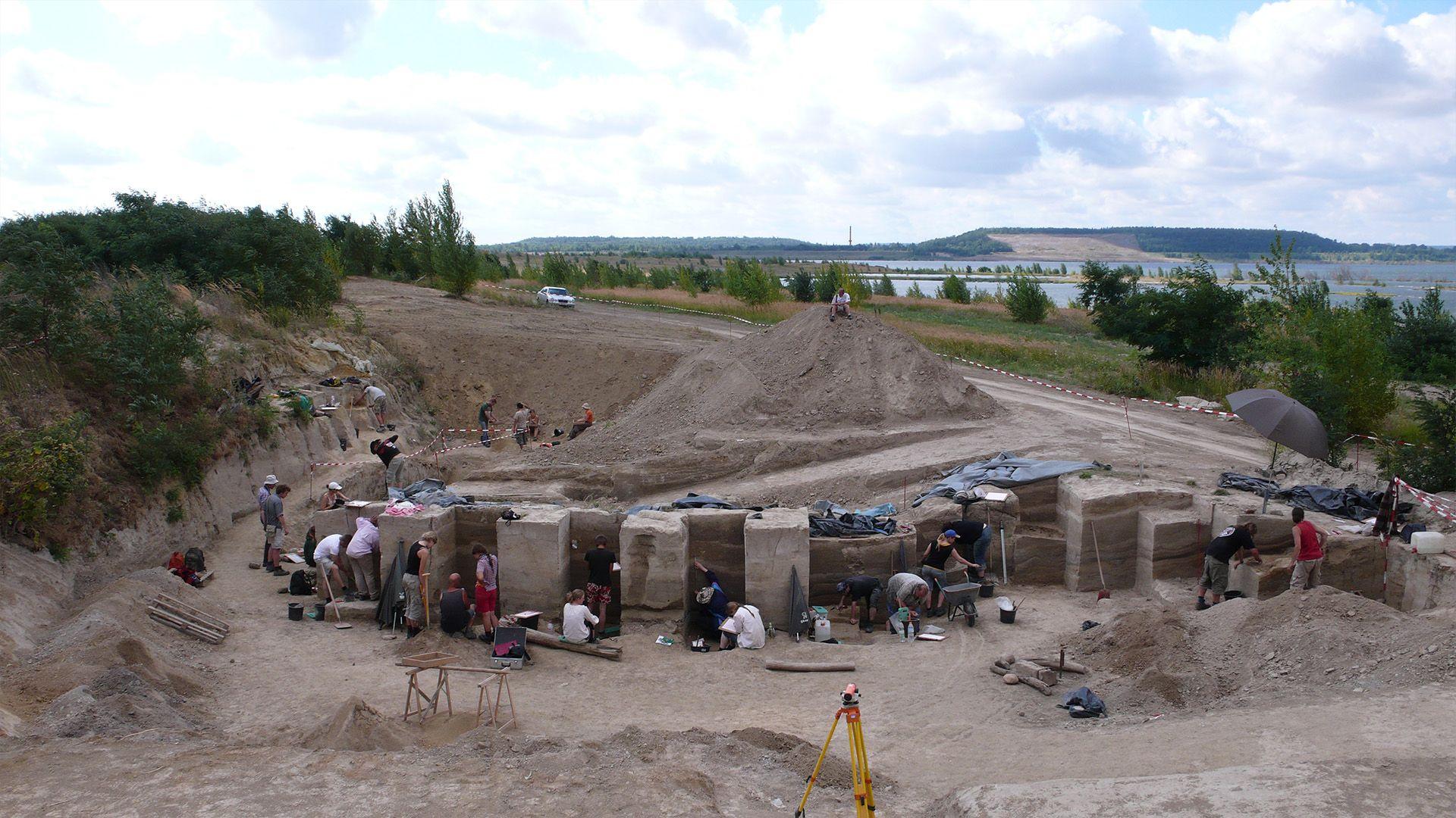  Neumark-Nord site being excavated by hundreds of students.
