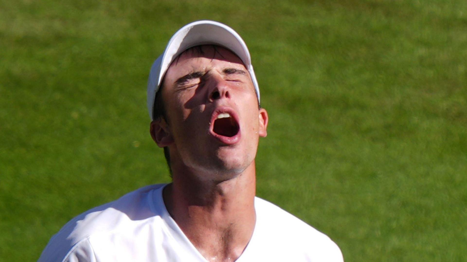 Ollie Tarvet reacts during his Wimbledon defeat by Carlos Alcaraz