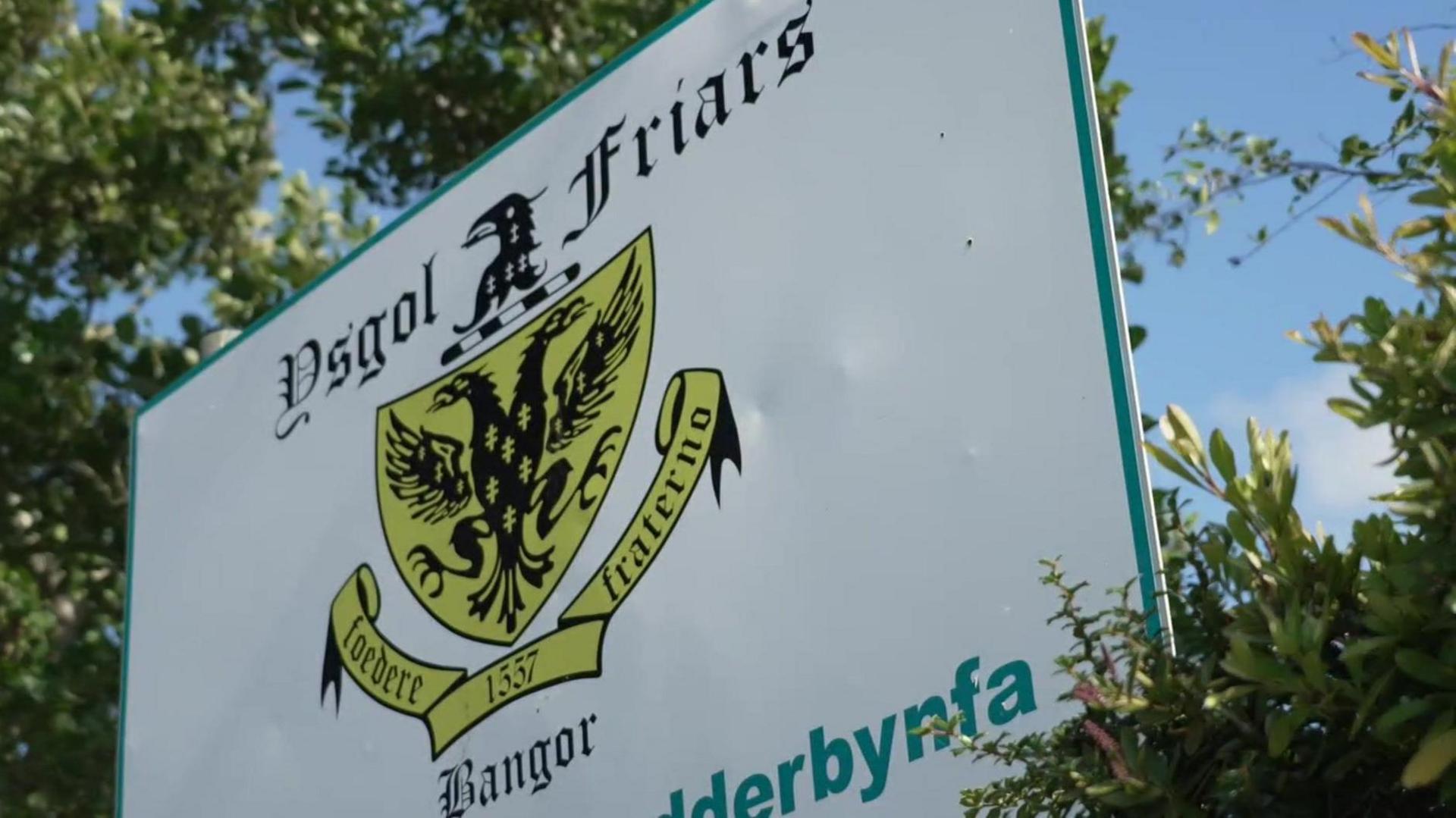 Logo ysgol Friars