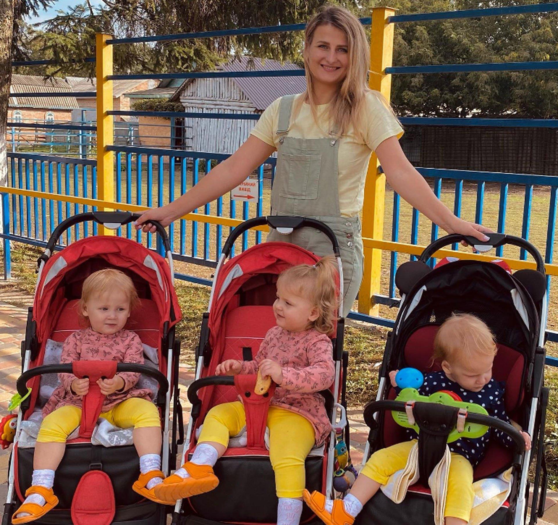 Hanna with the three girls in push chairs