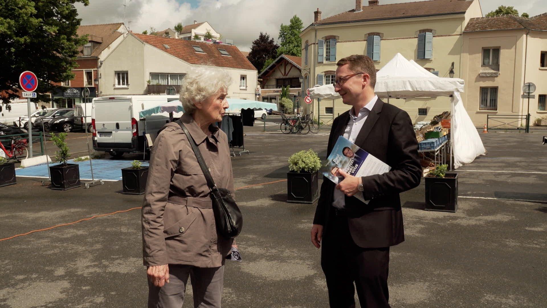 Paul Midy, Ensemble! candidate, talking to a voter