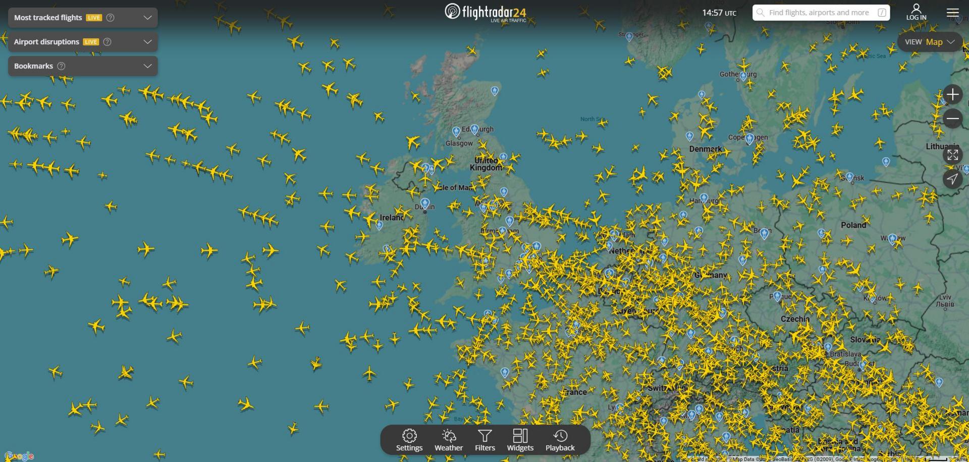 a map of the united kingdom and a section of northern europe with hundreds of small airplane icons on the map to indicate what planes are currently flying in the area of the map