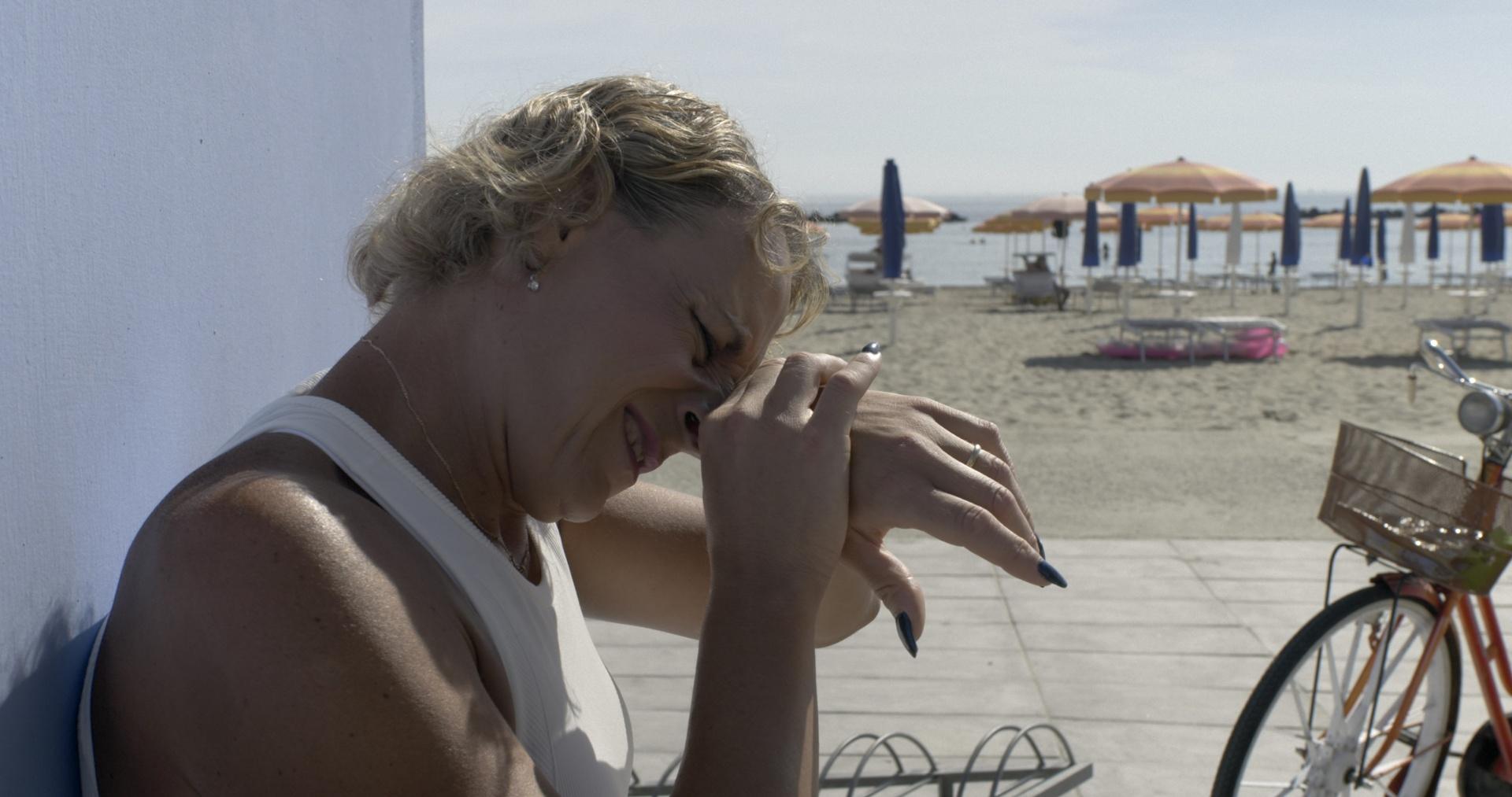 Valentina Petrillo checking the time on her watch