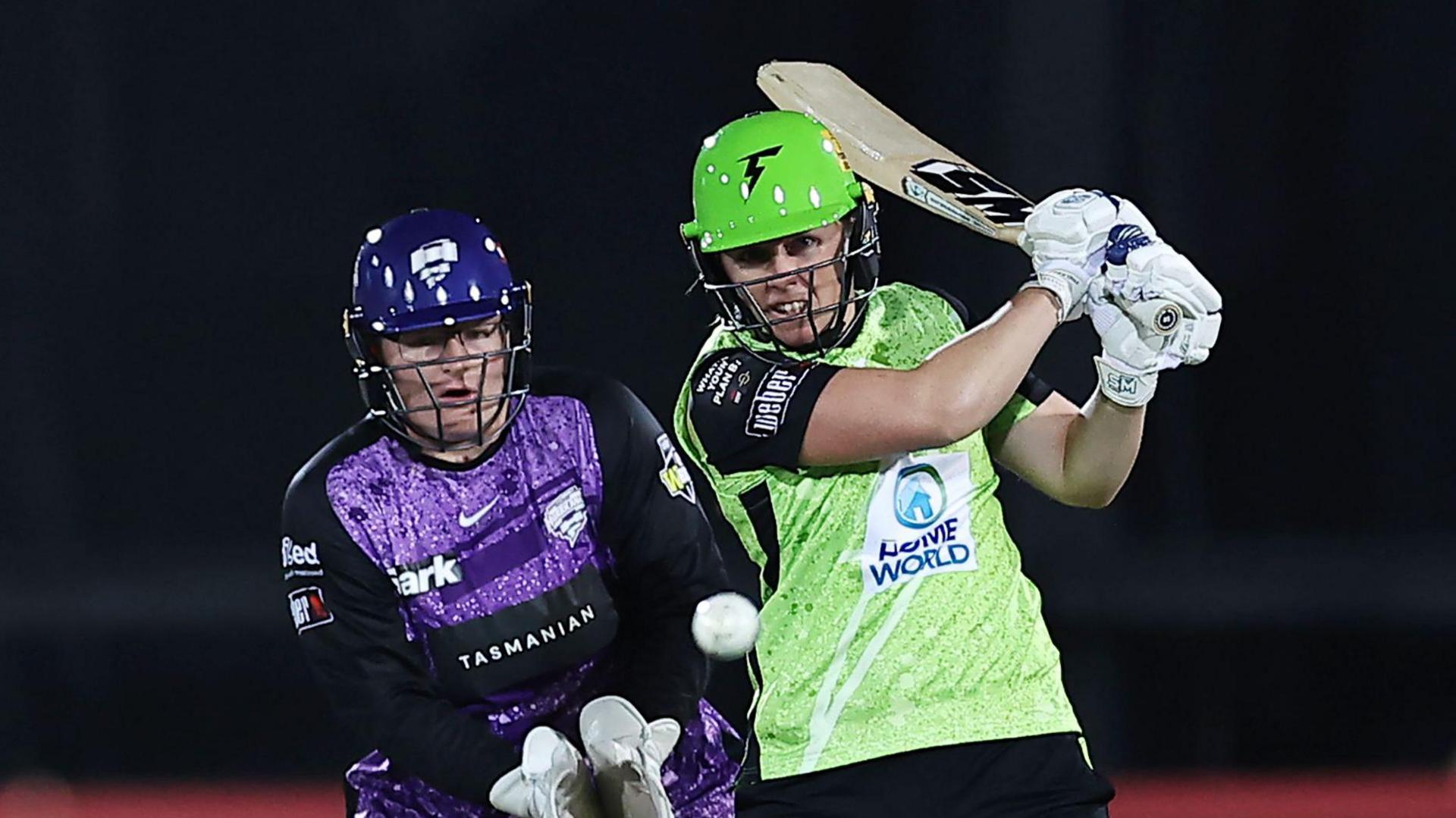 Heather Knight bats for Sydney Thunder against Hobart Hurricanes in the WBBL 