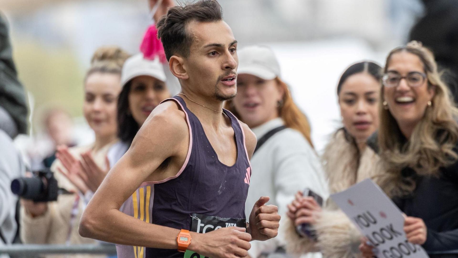 Emile Cairess competes astatine nan London Marathon 