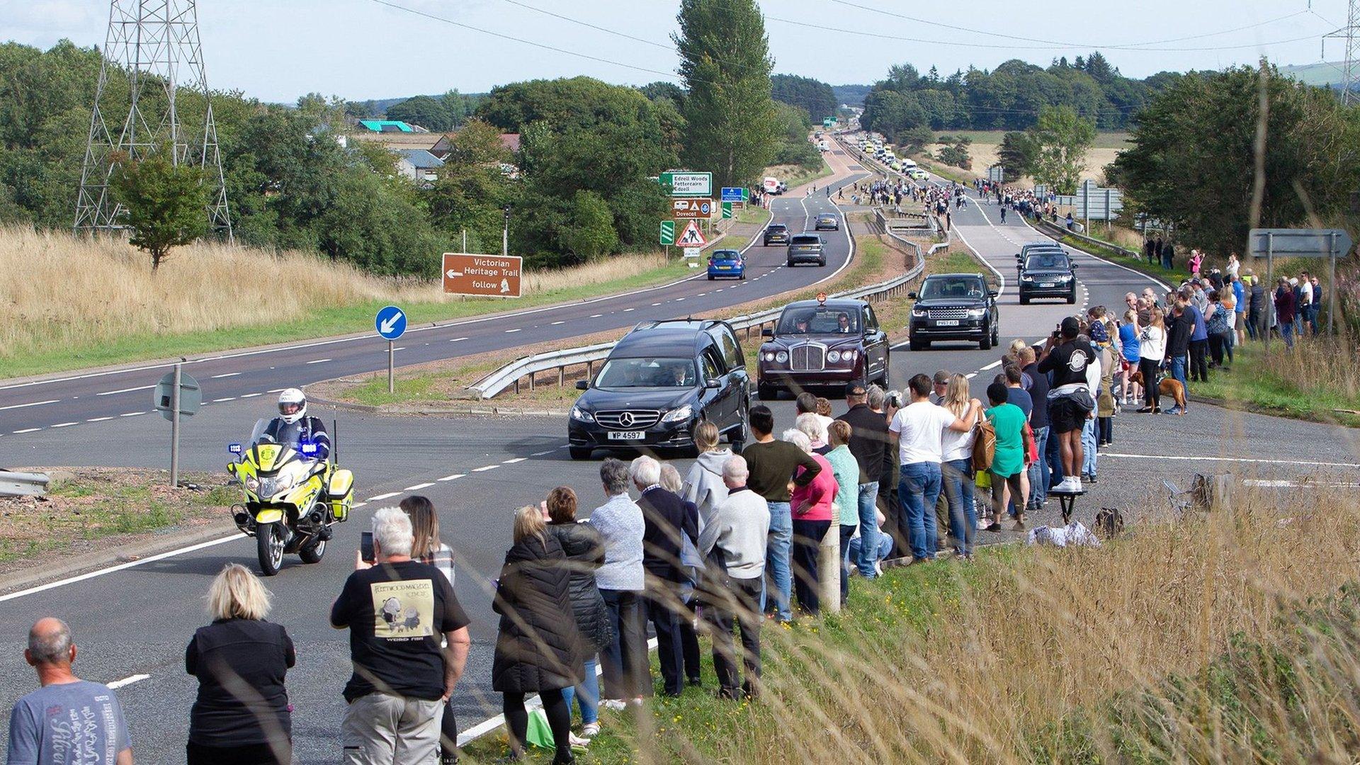 Stracathro crowds