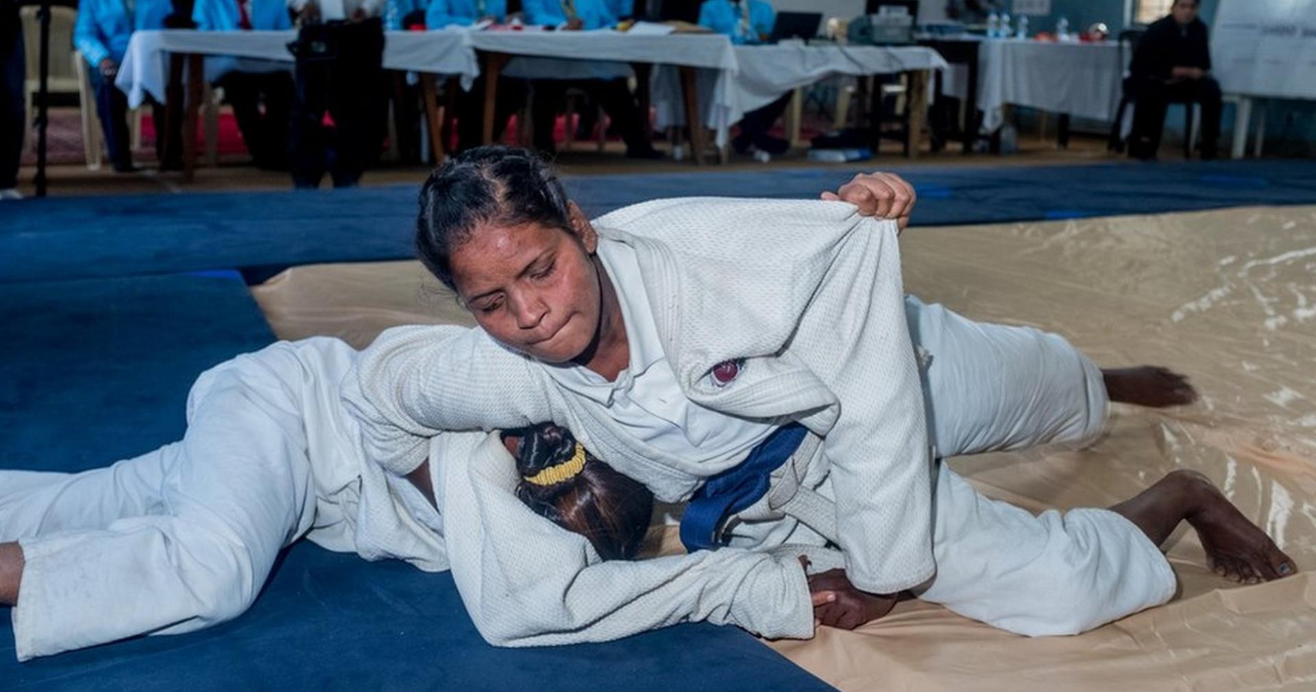 Two women do Judo