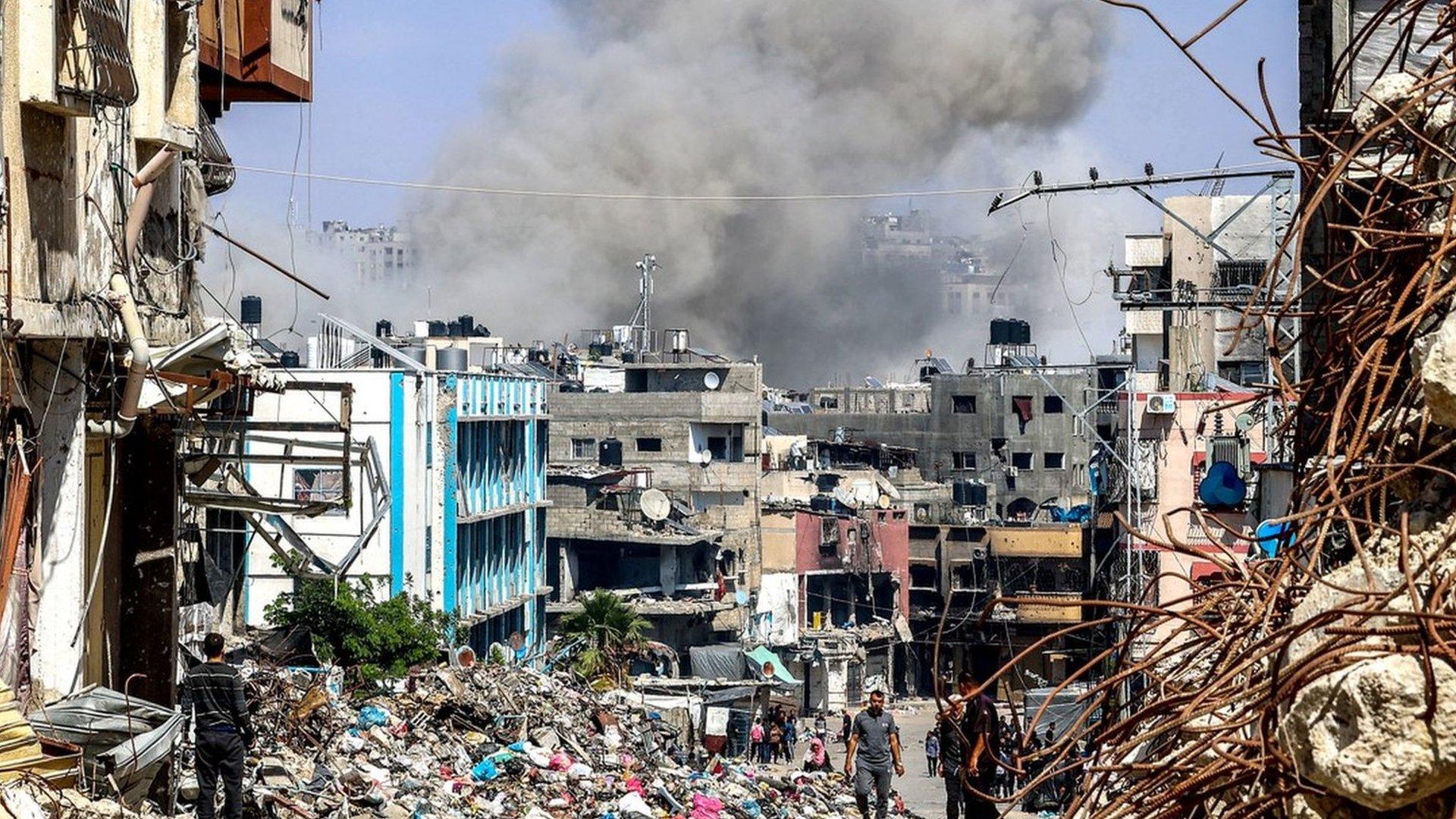 Smoke rises following an Israeli strike in Jabalia, in the northern Gaza Strip (14 April 2024)