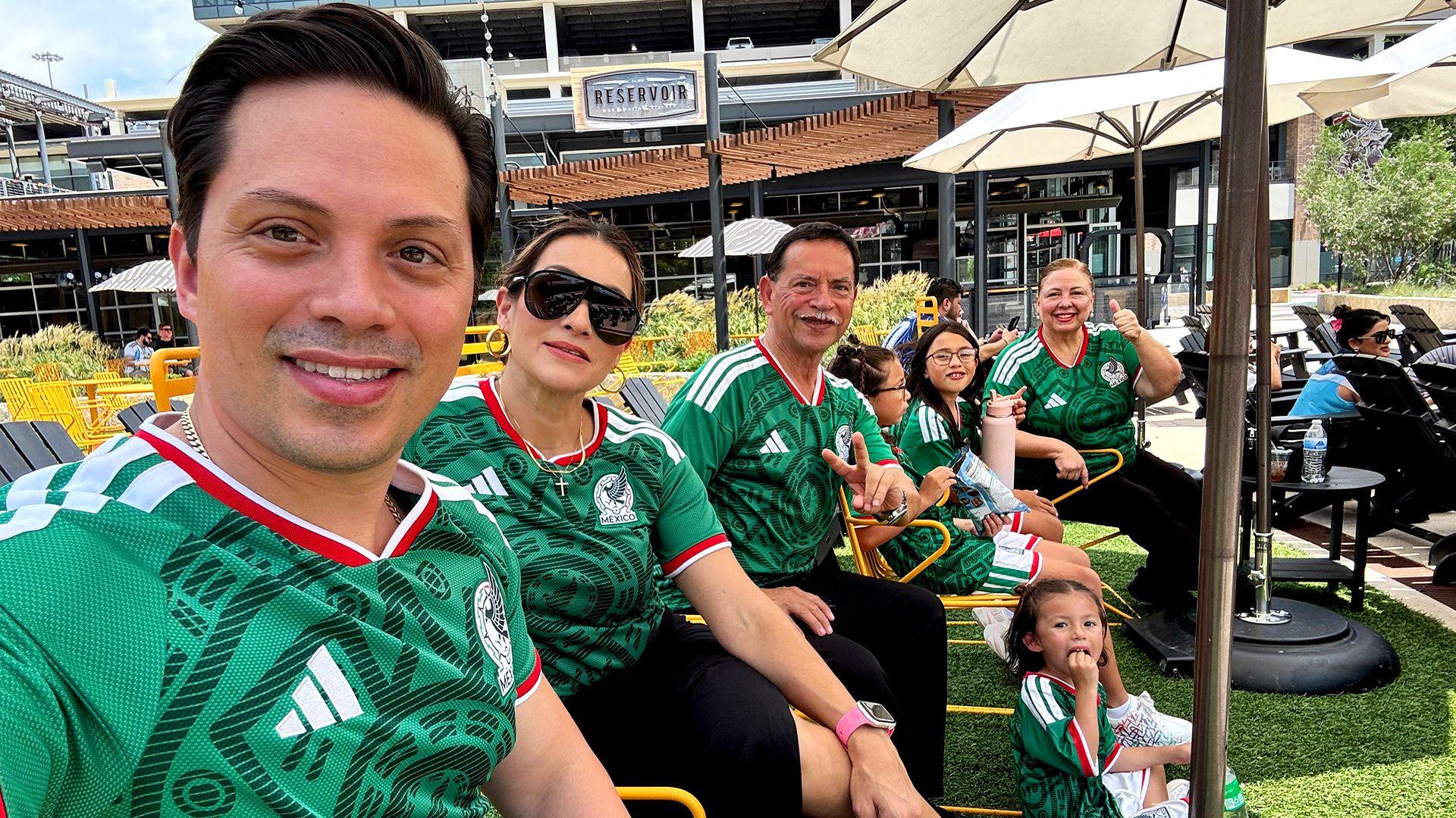 Sergio Enrique Alvarado Montalvo takes a selfie with his family as everyone sports a Mexico jersey.