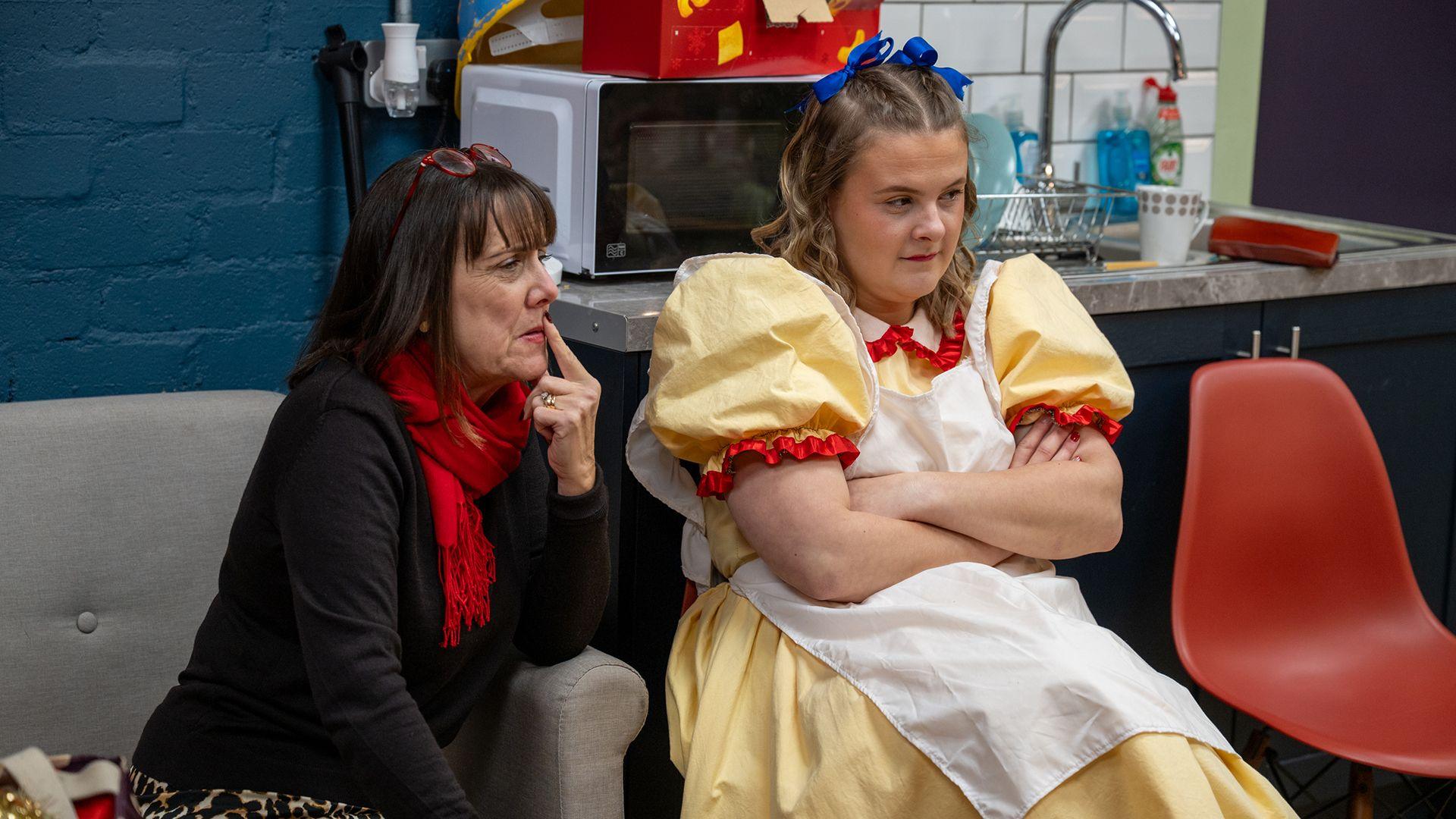 Marlyn Samuel ac Ania Moore