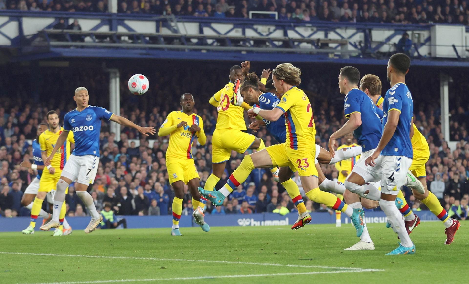 Dominic Calvert-Lewin scores for Everton