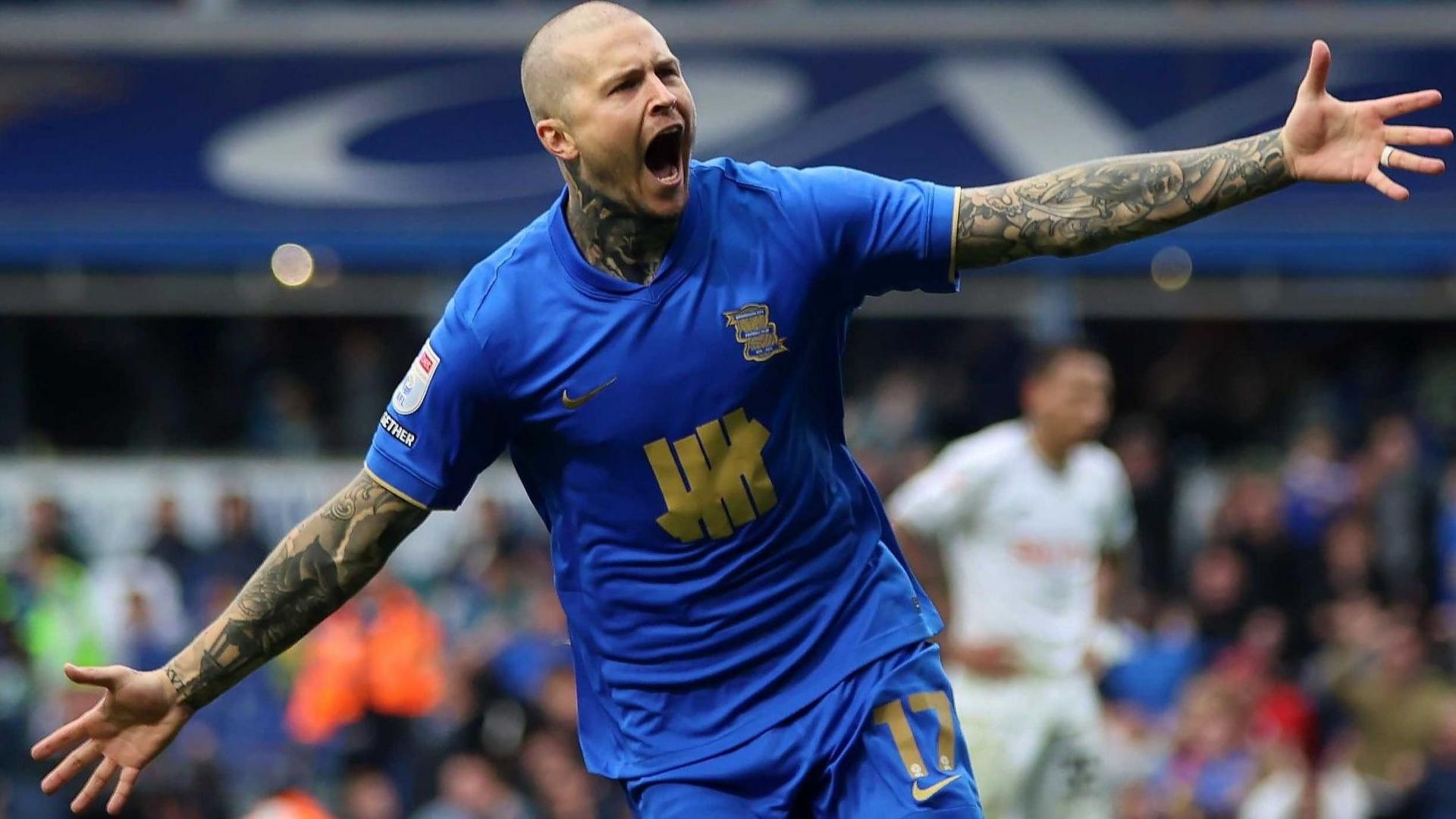 Lyndon Dykes celebrates his winner