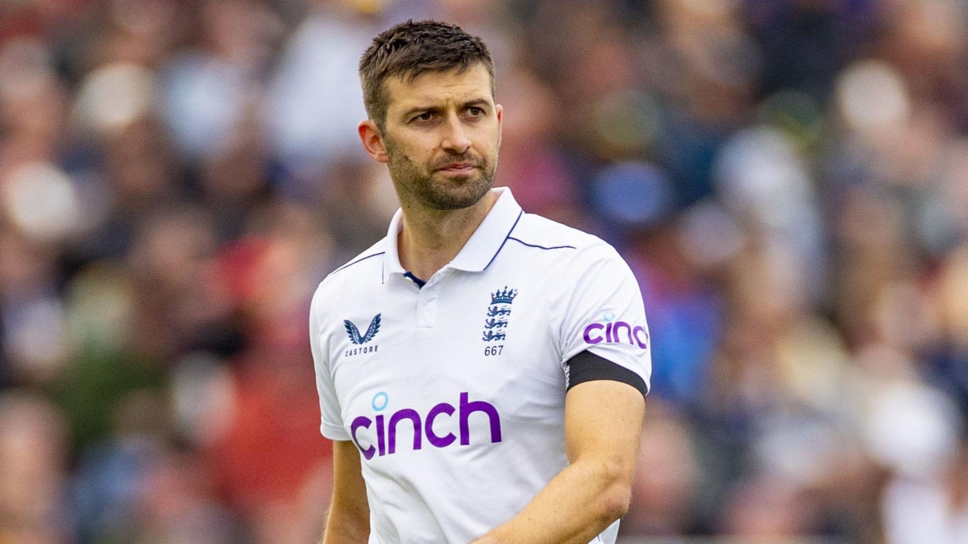 Mark Wood looks frustrated