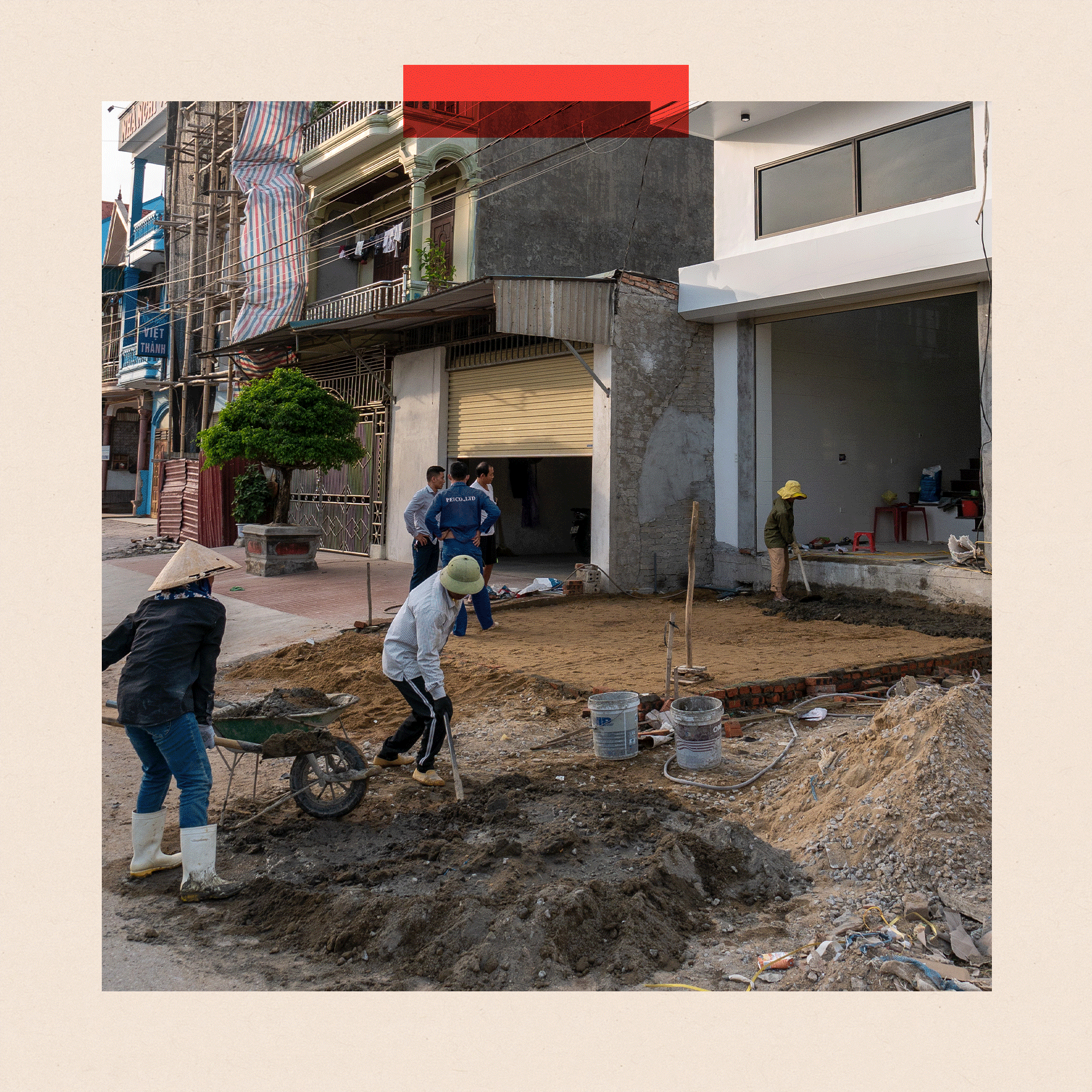 Nghe An people carrying out construction work
