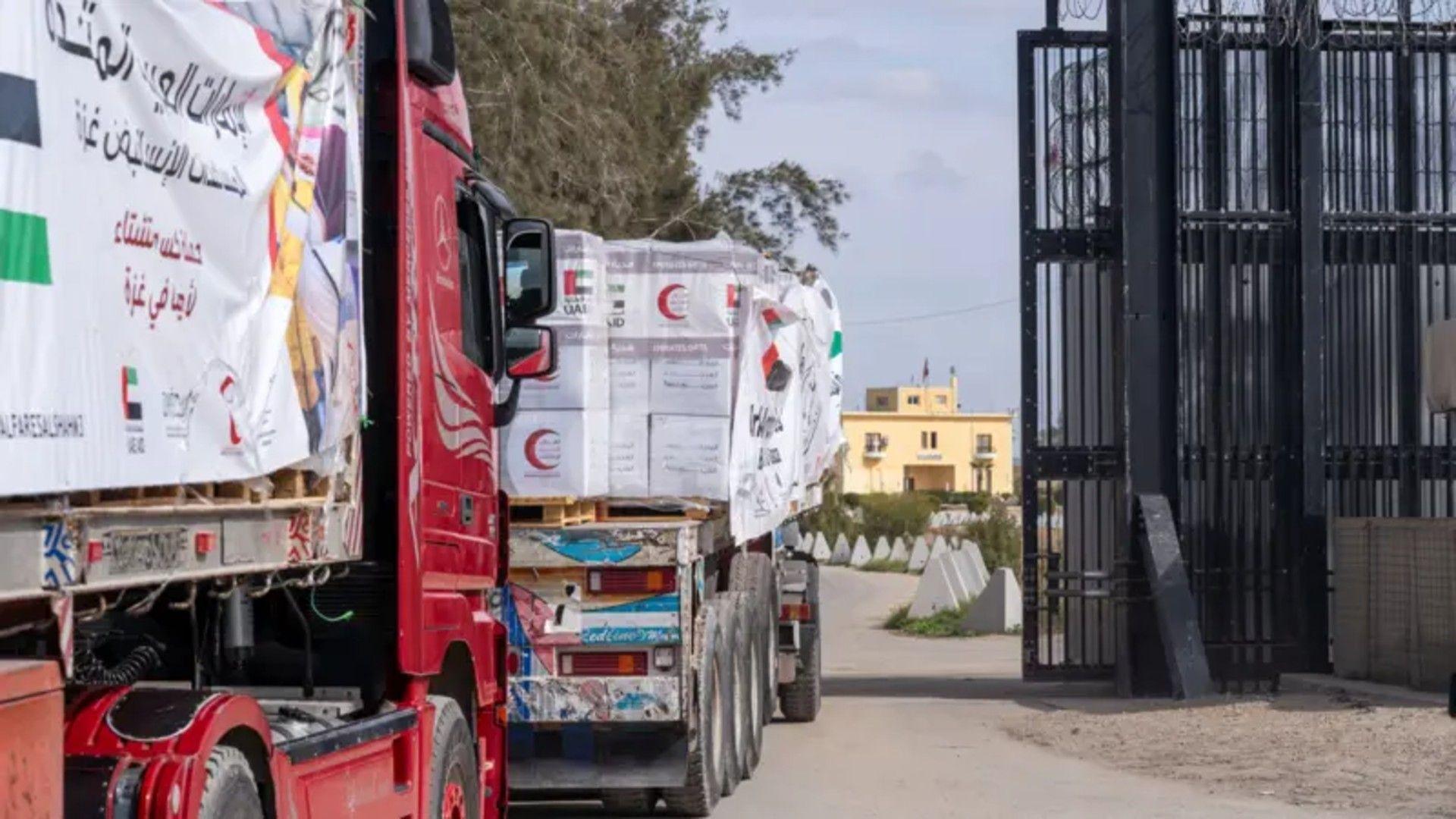 Trucks loaded with aid enter through the Rafah Border Crossing on the morning of Sunday 19 January