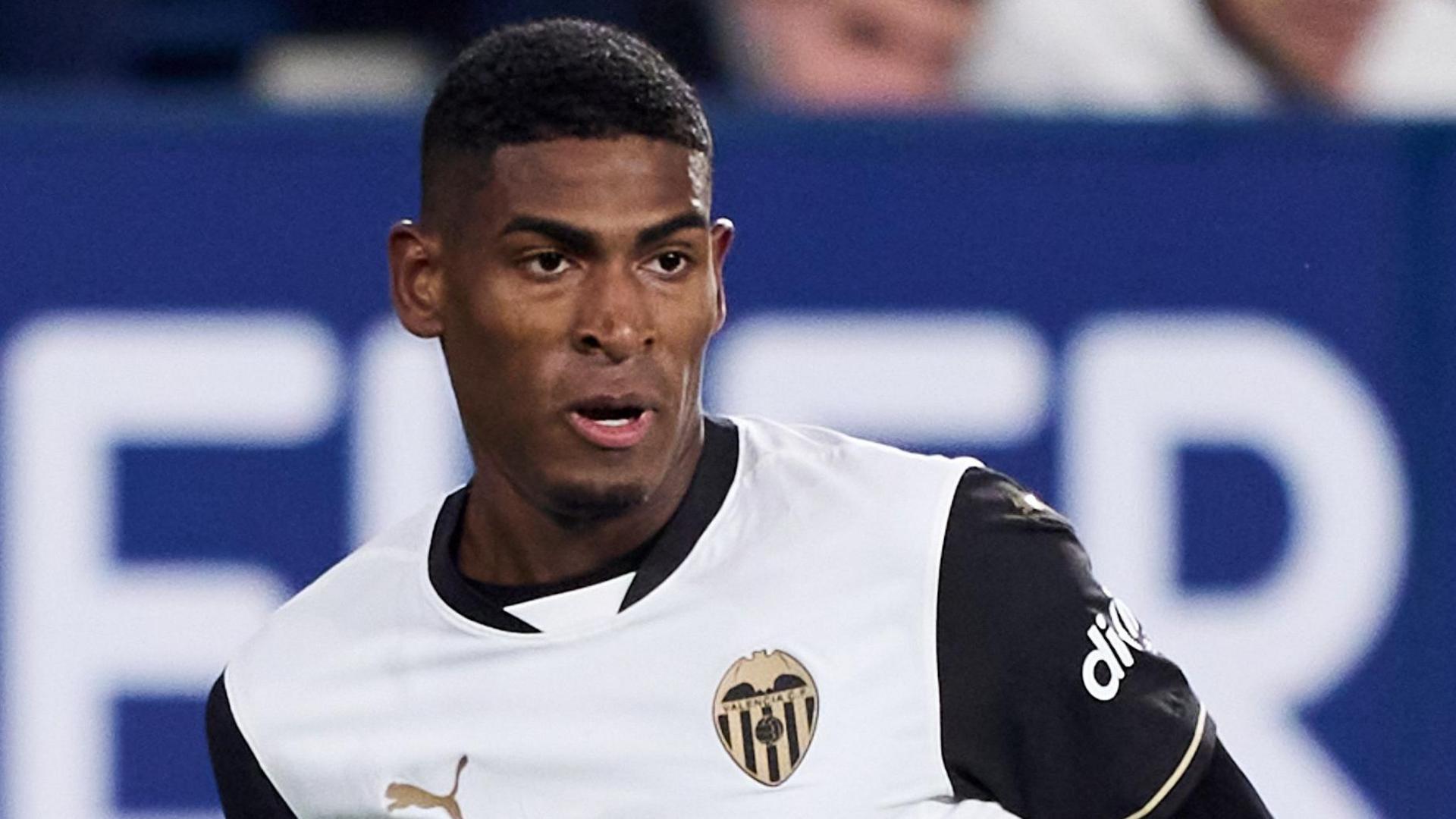 Christian Mosquera in action for Valencia