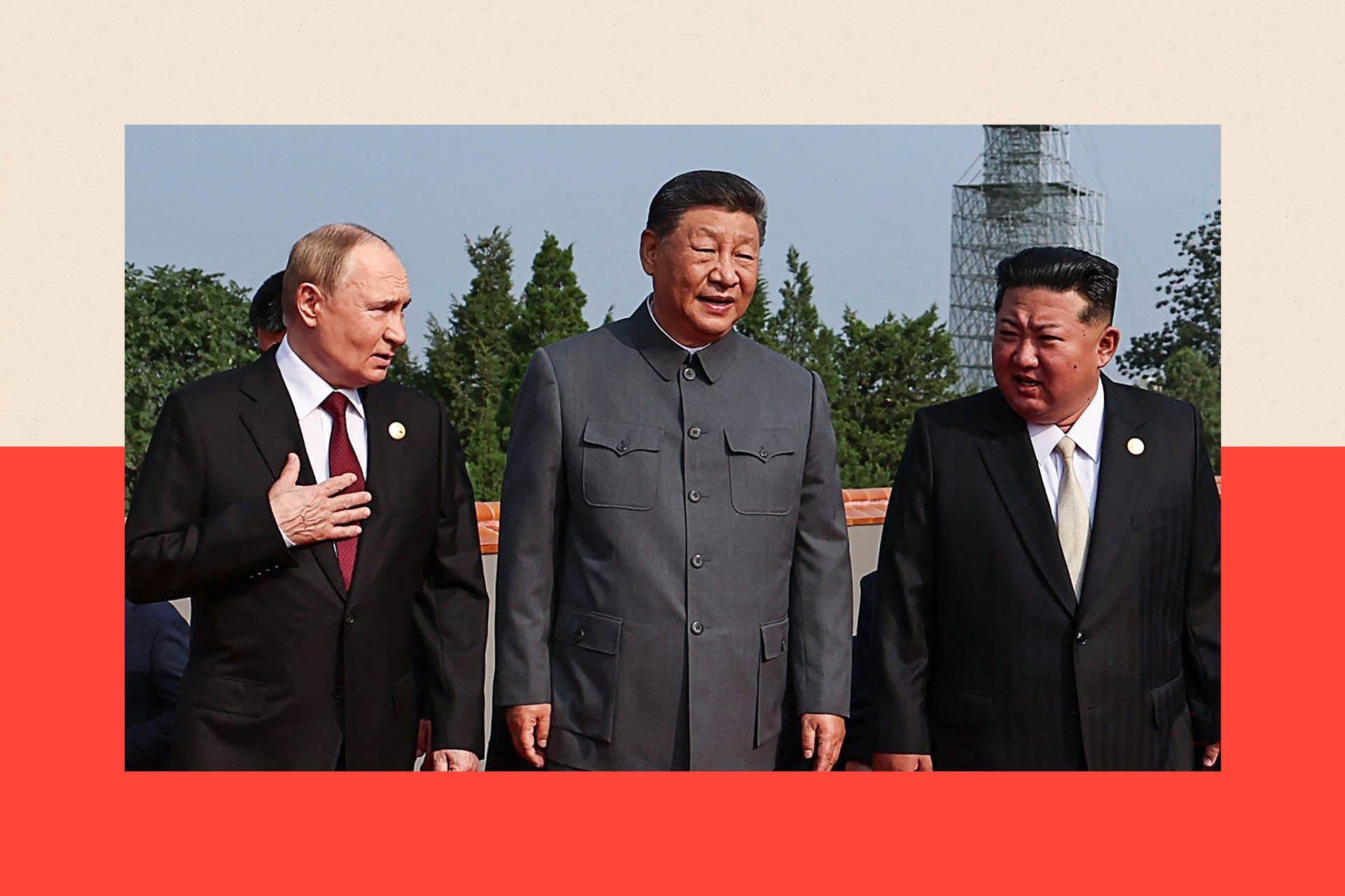 (LR) Presidenti i Rusisë, Vladimir Putin, ecën me Presidentin e Kinës, Xi Jinping, dhe udhëheqësin e Koresë së Veriut, Kim Jong Un.